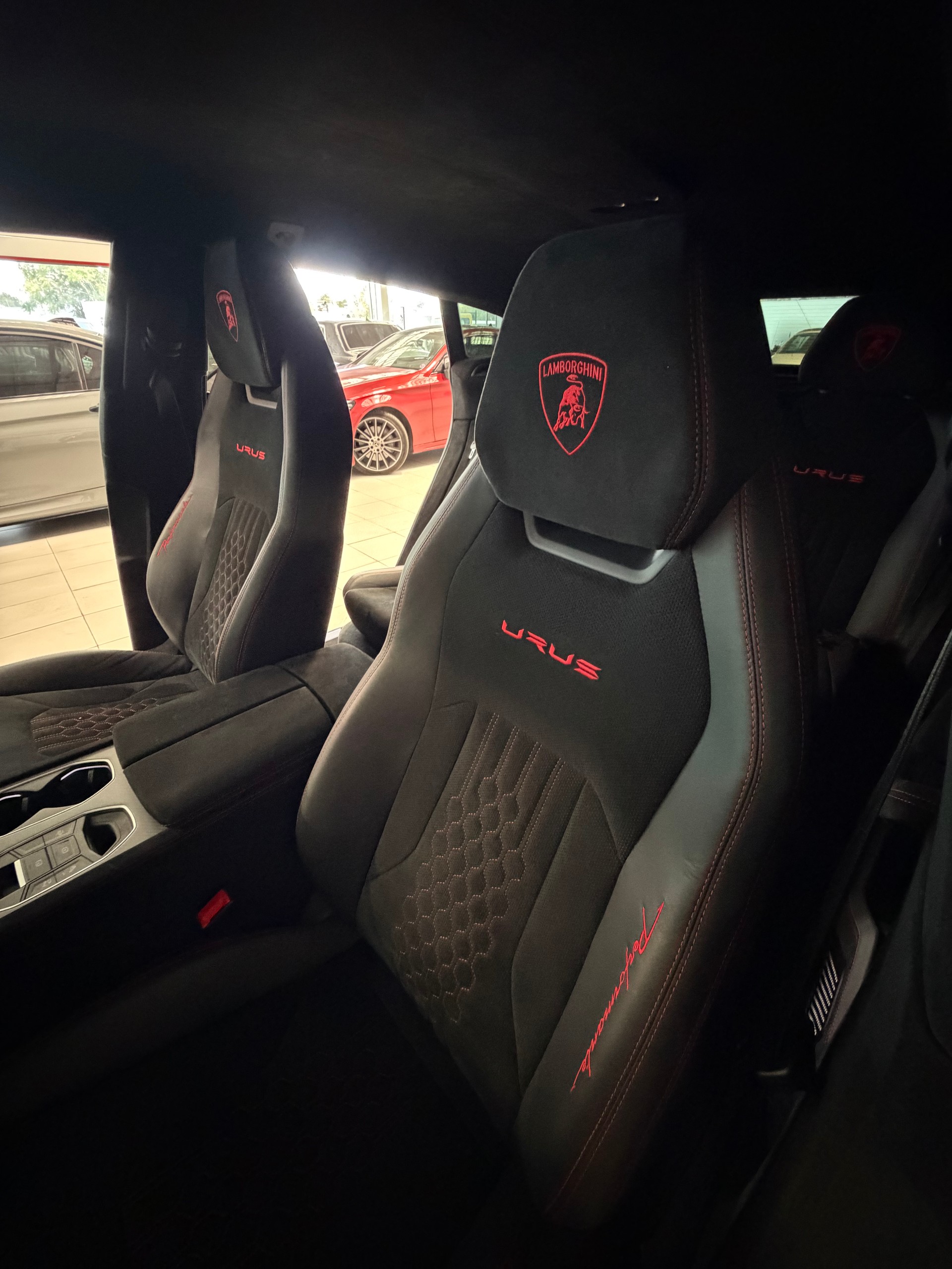 LAMBORGHINI Urus Performante-image-17