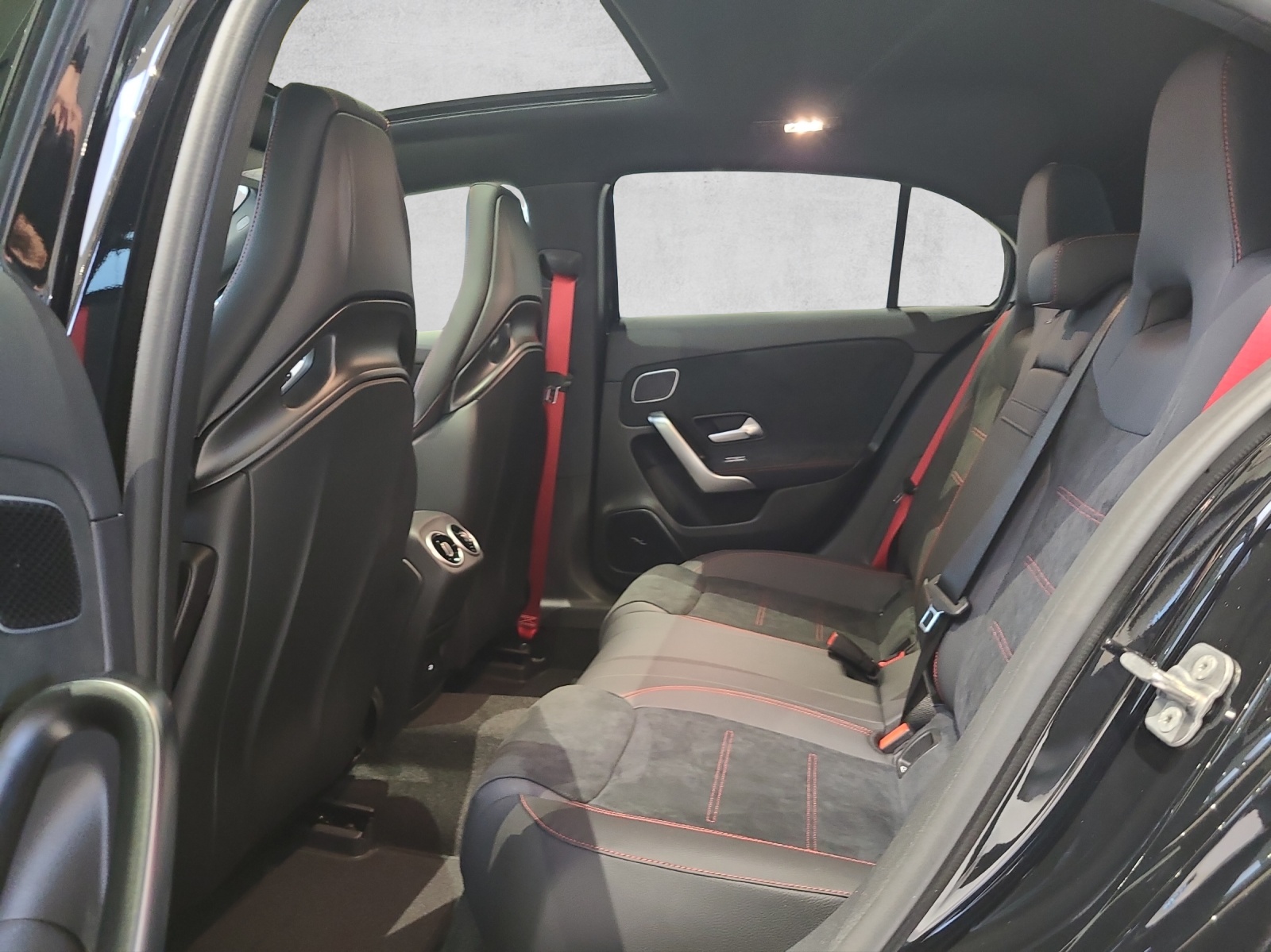 MERCEDES-BENZ A 35 AMG 4M W177-image-2
