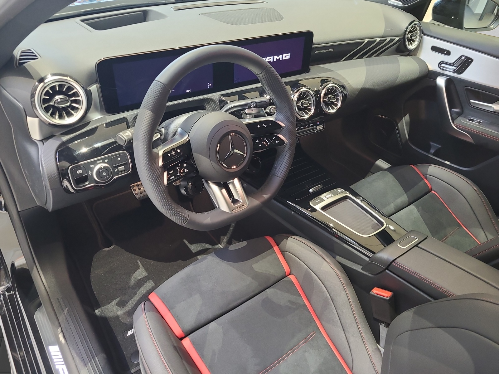 MERCEDES-BENZ A 35 AMG 4M W177-image-12