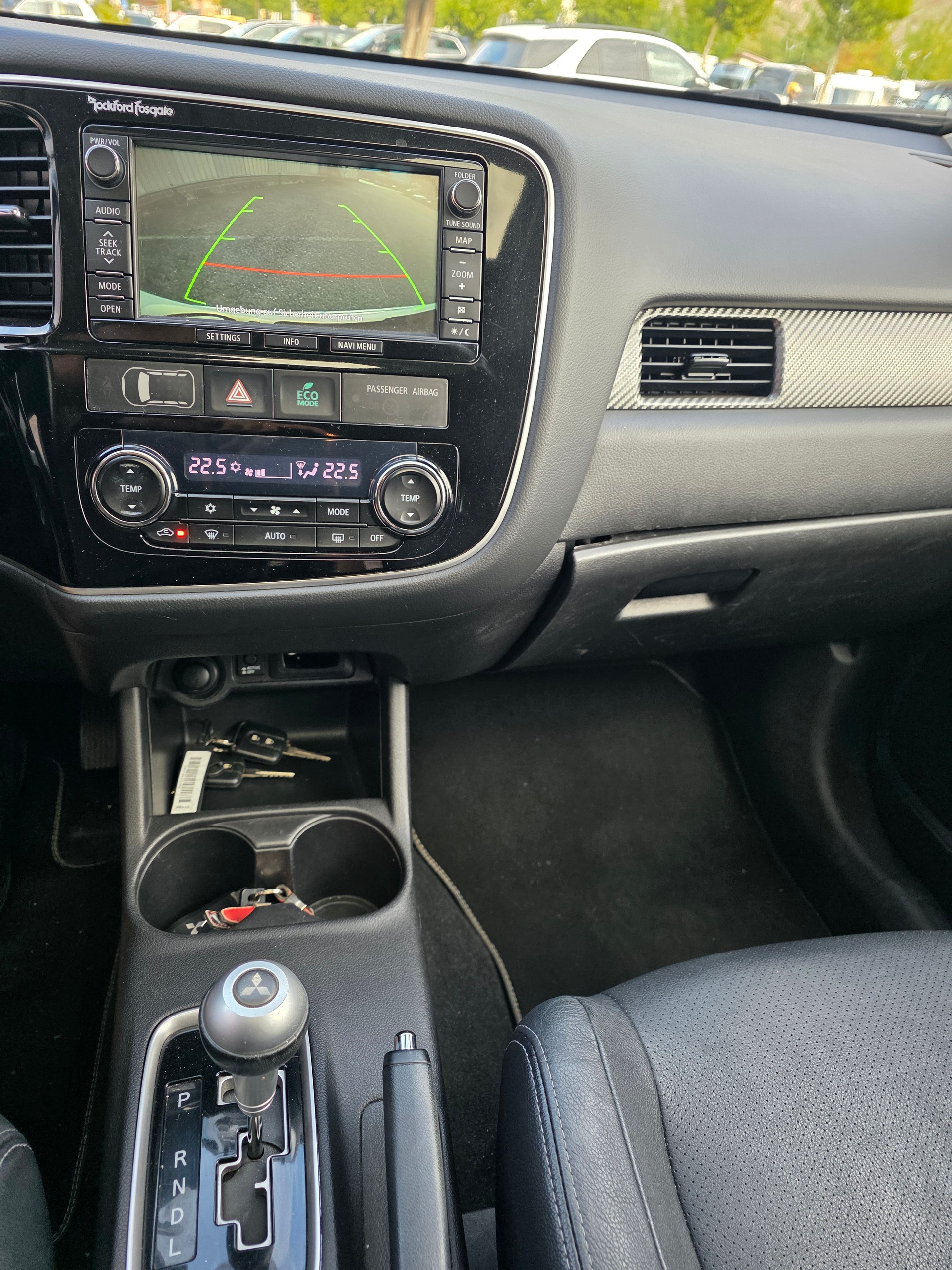 MITSUBISHI Outlander 2.2 DID Navigator Safety 4WD Automatic-image-14