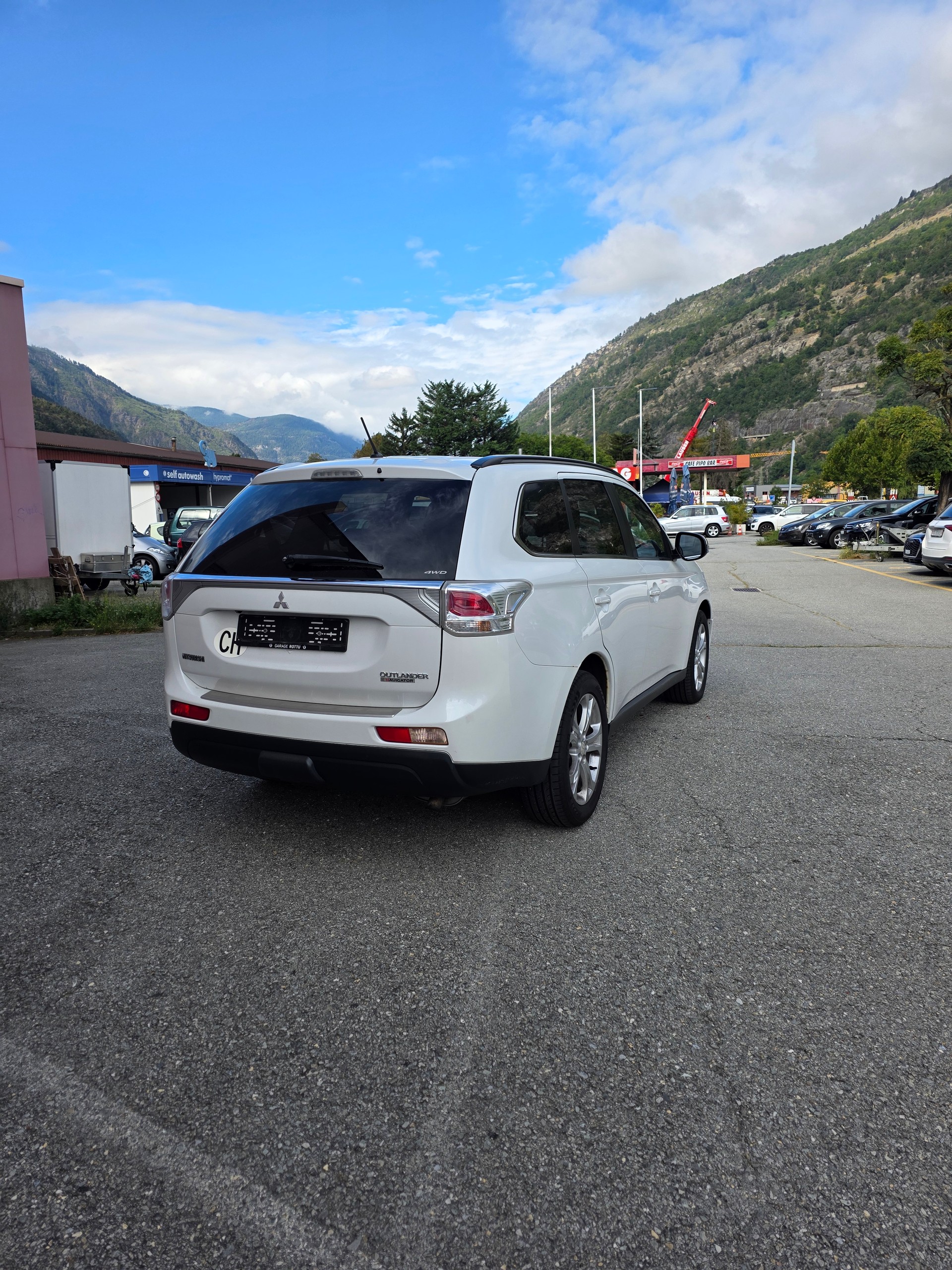 MITSUBISHI Outlander 2.2 DID Navigator Safety 4WD Automatic-image-6