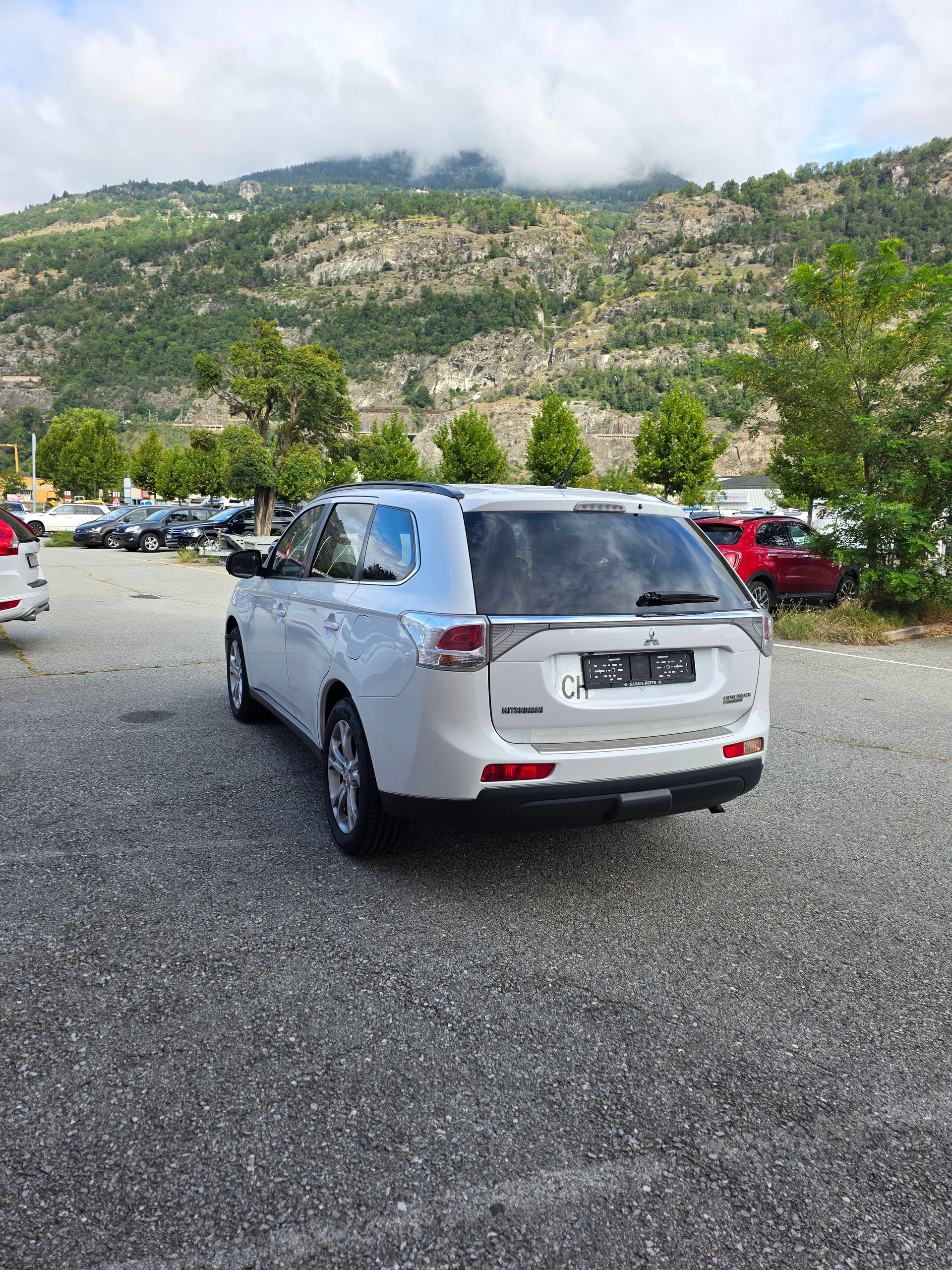MITSUBISHI Outlander 2.2 DID Navigator Safety 4WD Automatic-image-5