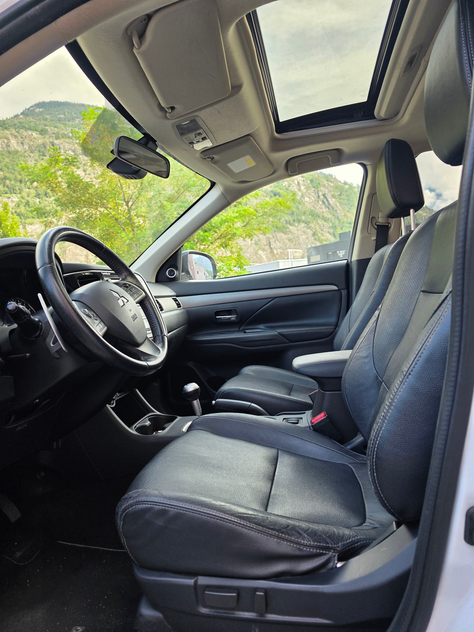 MITSUBISHI Outlander 2.2 DID Navigator Safety 4WD Automatic-image-11