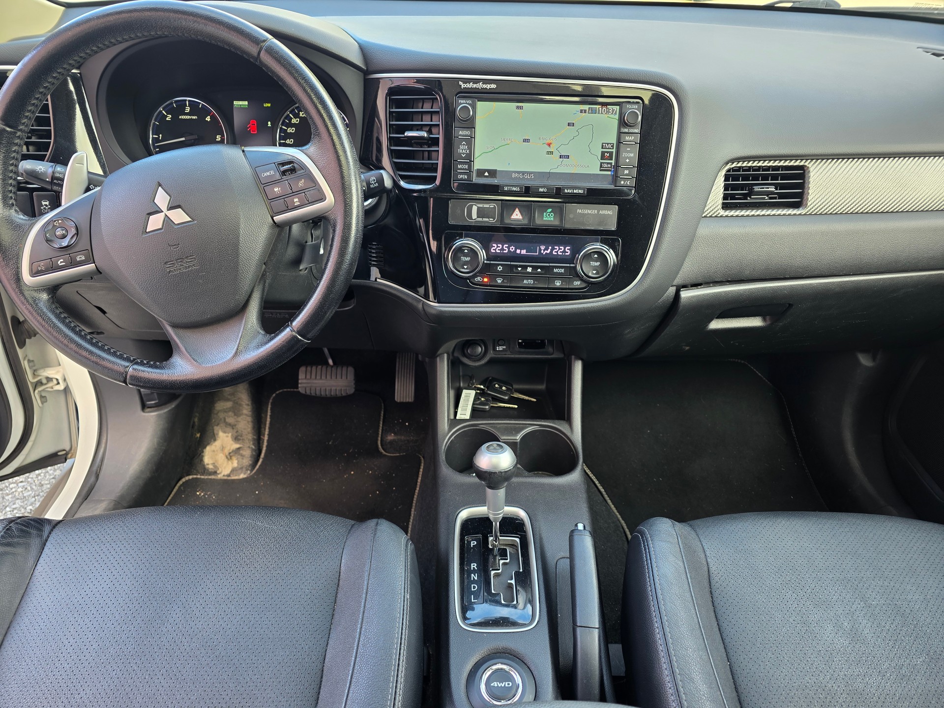 MITSUBISHI Outlander 2.2 DID Navigator Safety 4WD Automatic-image-12