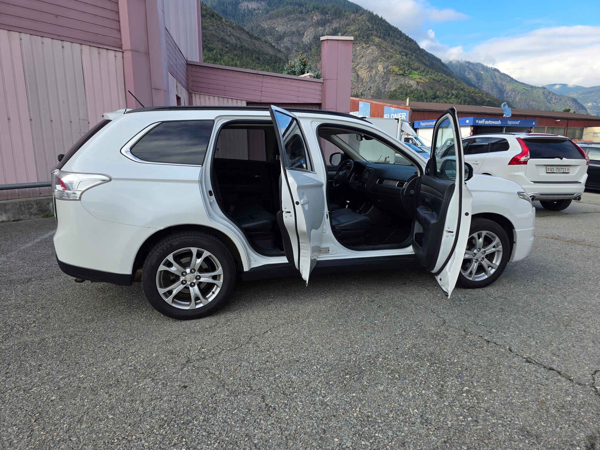 MITSUBISHI Outlander 2.2 DID Navigator Safety 4WD Automatic-image-8