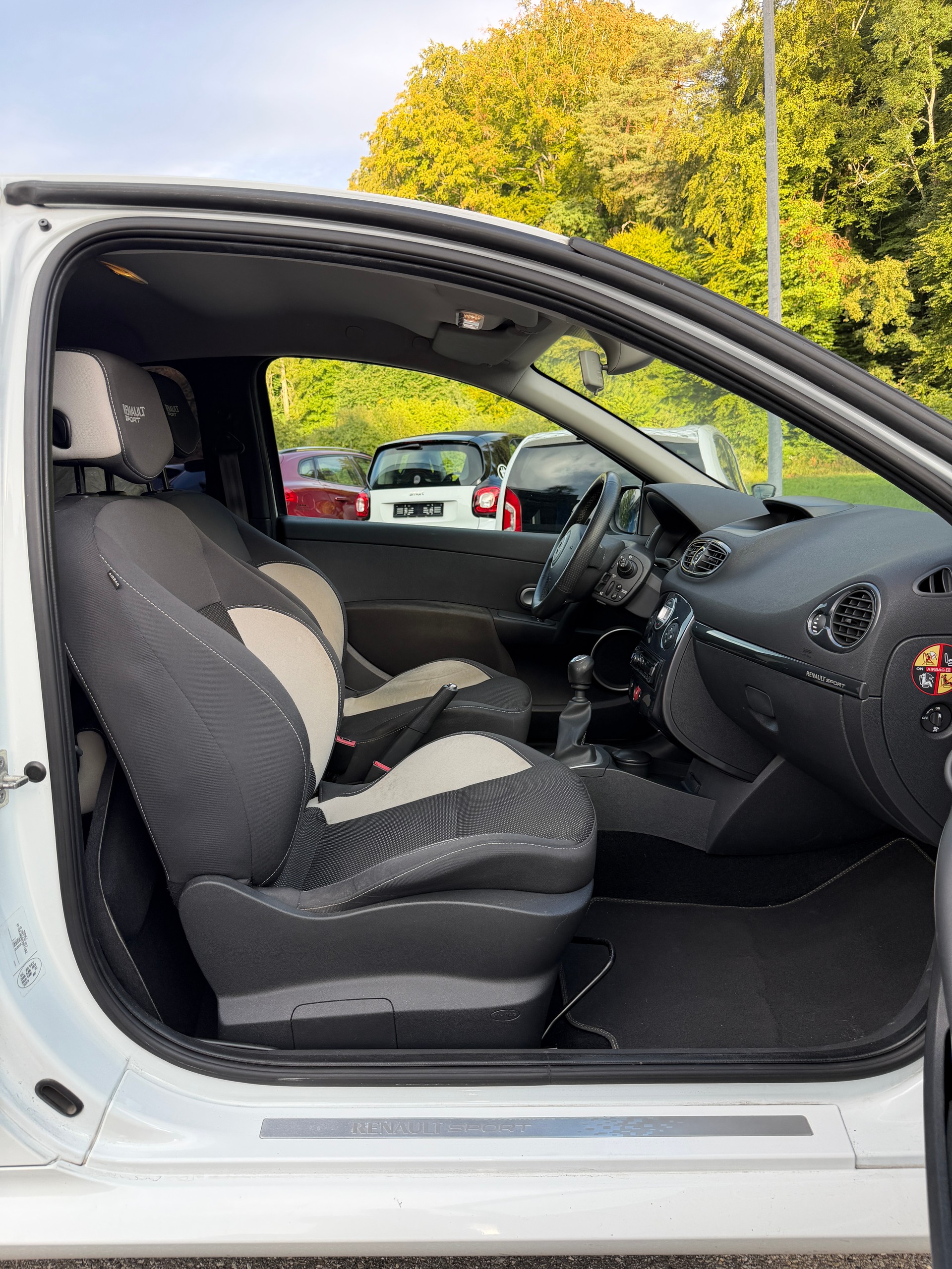 RENAULT Clio 2.0 16V RS (Sport)-image-8