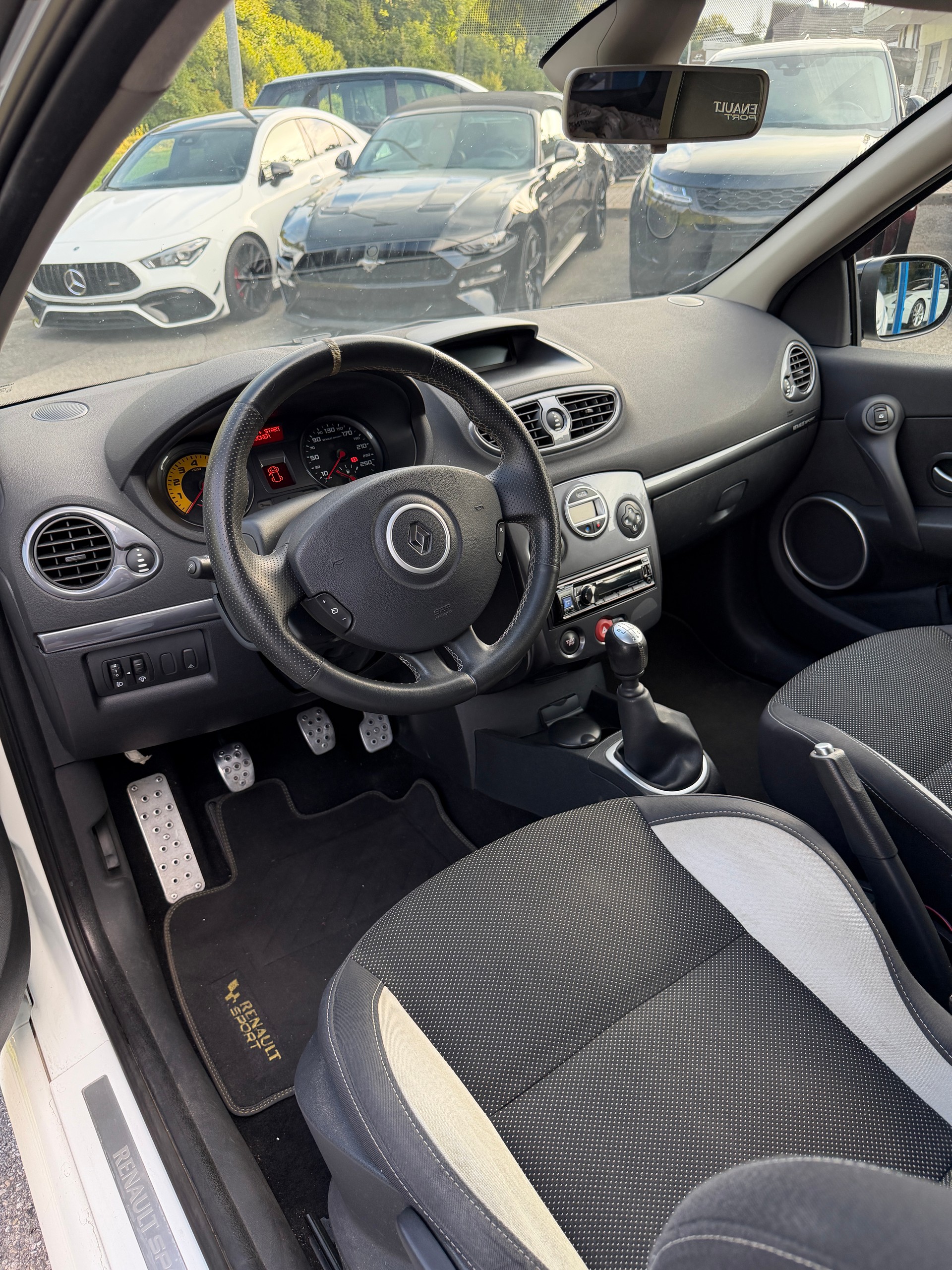 RENAULT Clio 2.0 16V RS (Sport)-image-5