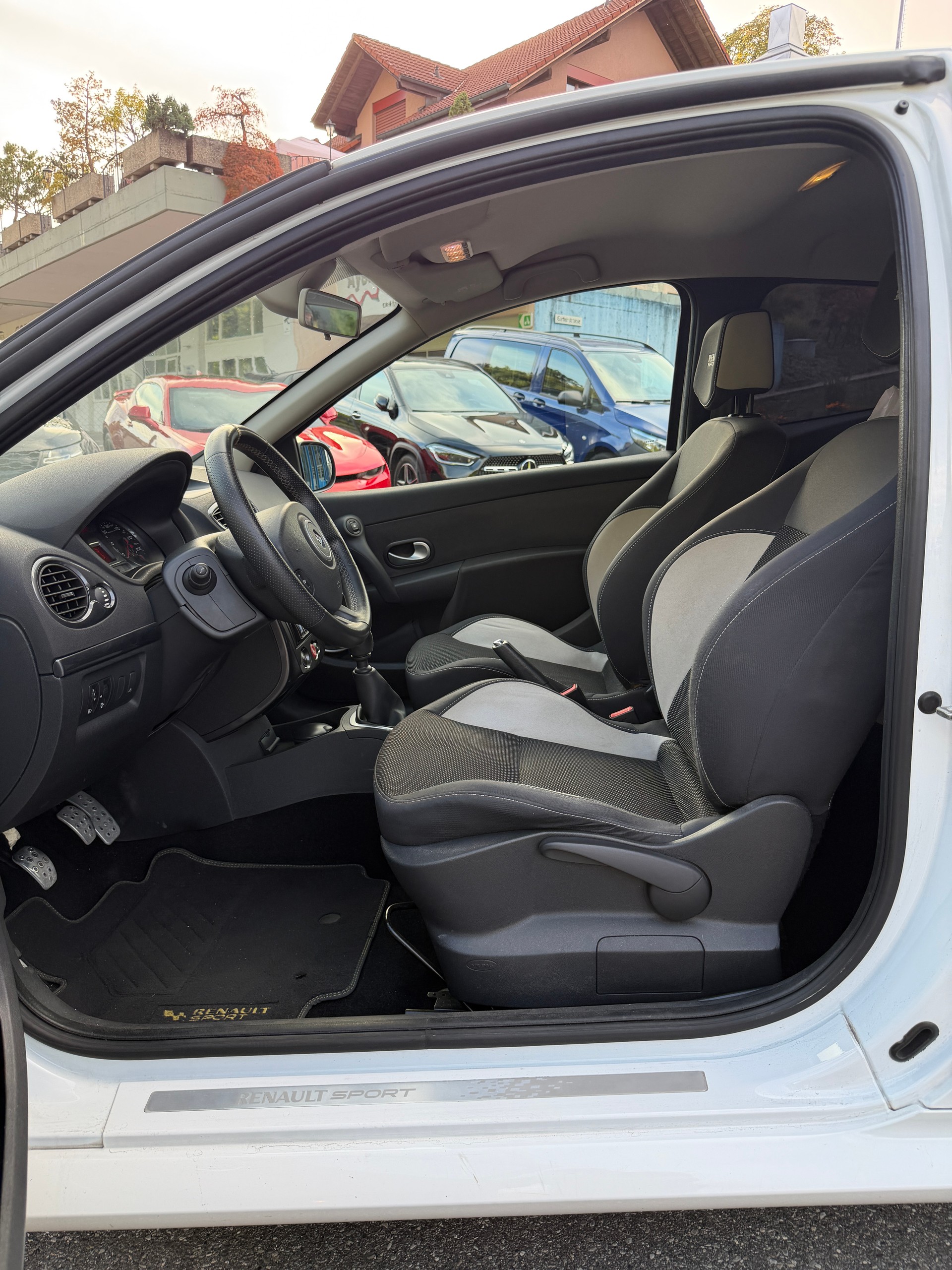 RENAULT Clio 2.0 16V RS (Sport)-image-6