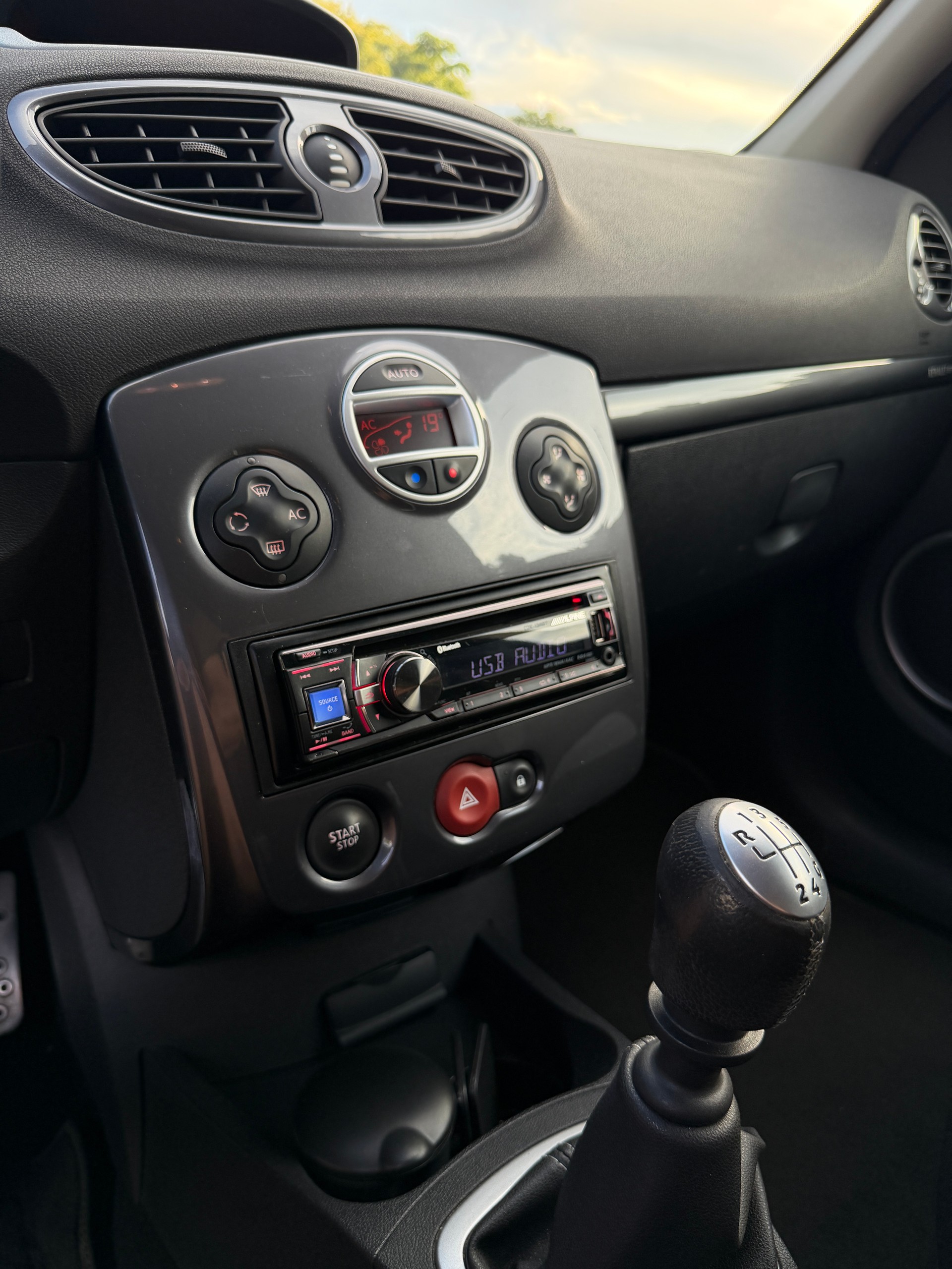 RENAULT Clio 2.0 16V RS (Sport)-image-9