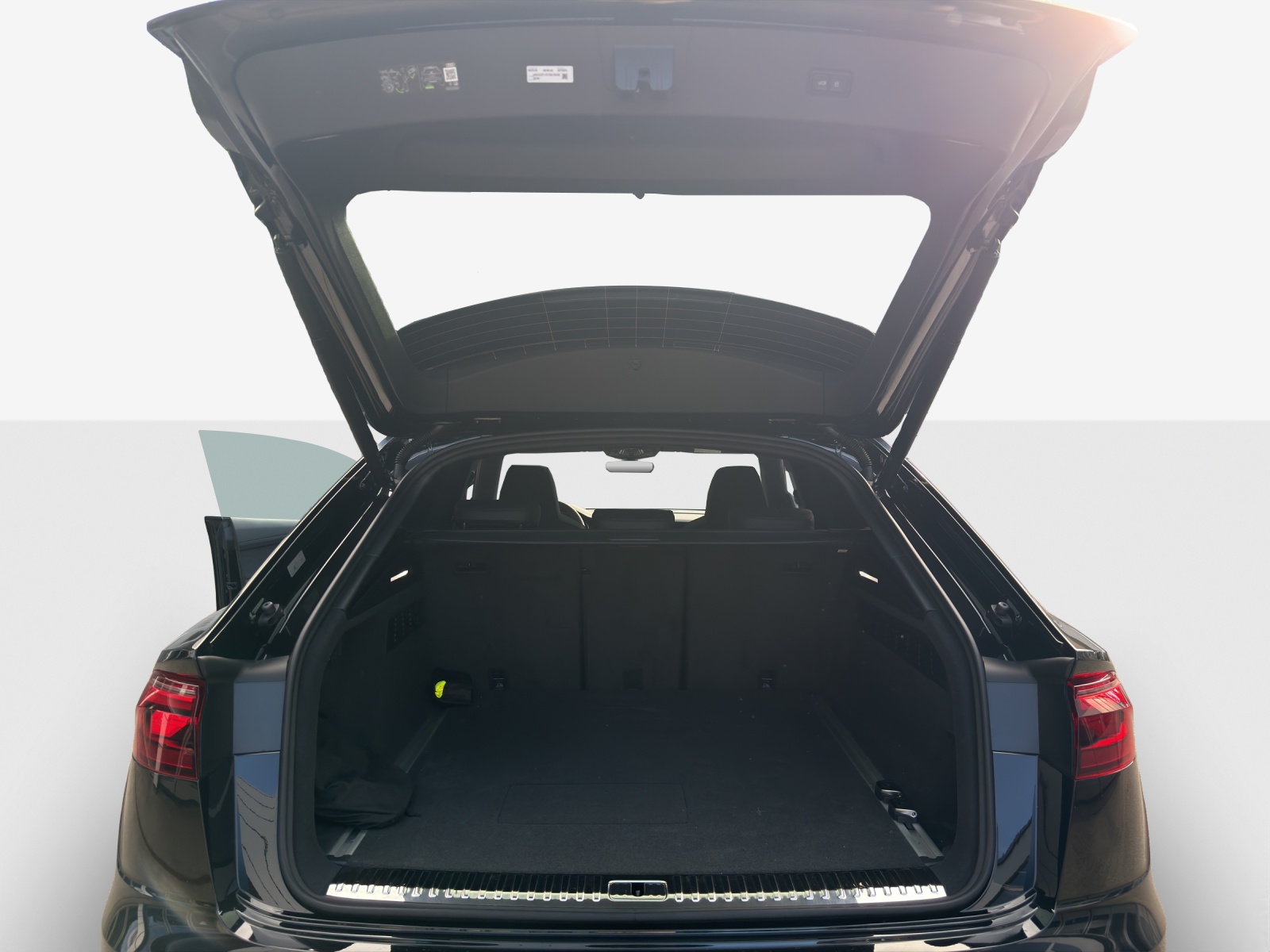 AUDI Q8 SUV TFSI e quattro 290 kW Attraction tiptronic-image-12