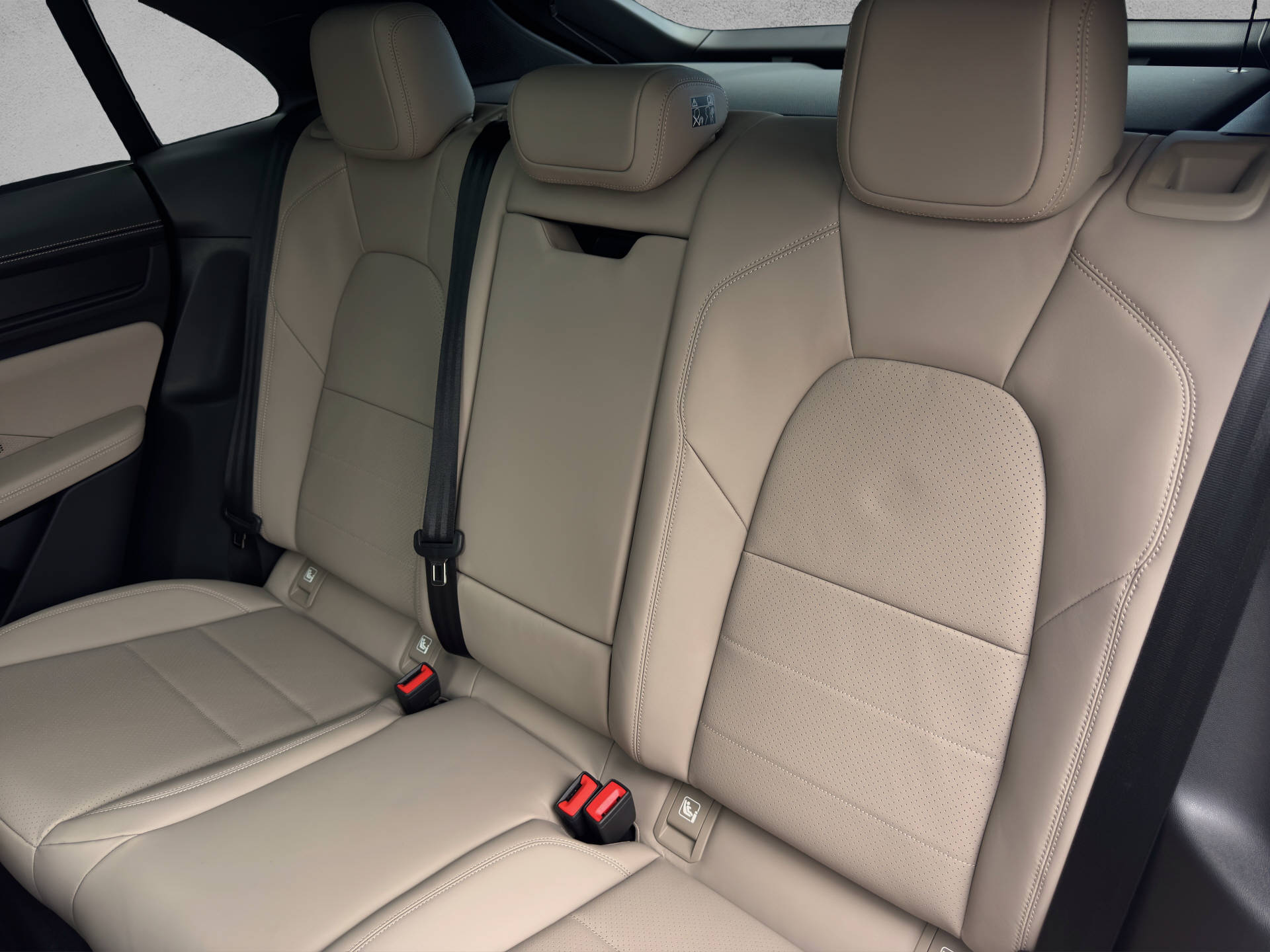PORSCHE Macan GTS-image-13