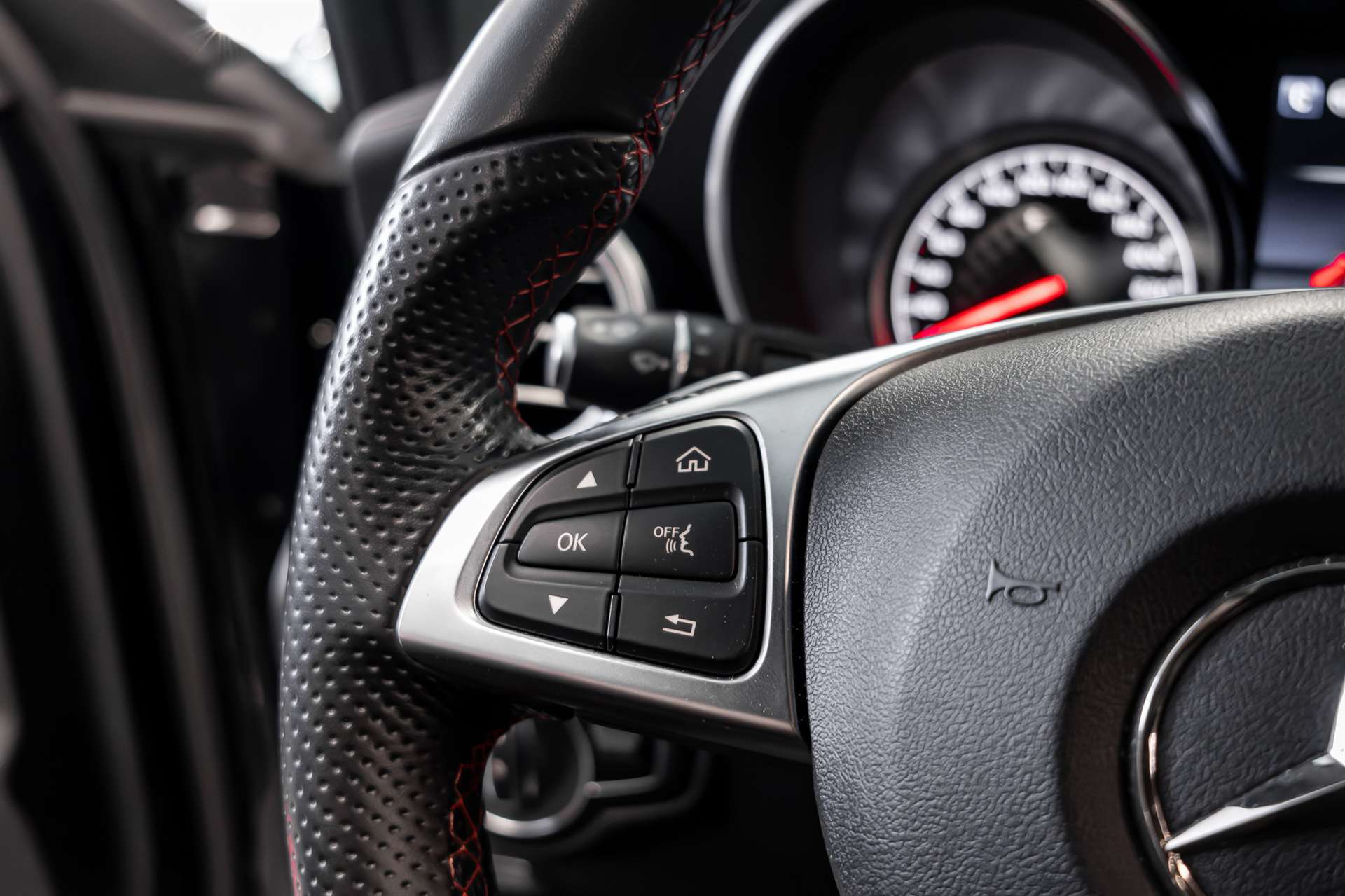 MERCEDES-BENZ C 43 AMG 4Matic 9G-Tronic-image-7