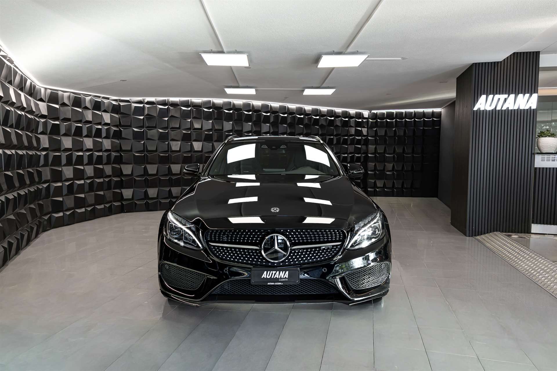 MERCEDES-BENZ C 43 AMG 4Matic 9G-Tronic-image-2