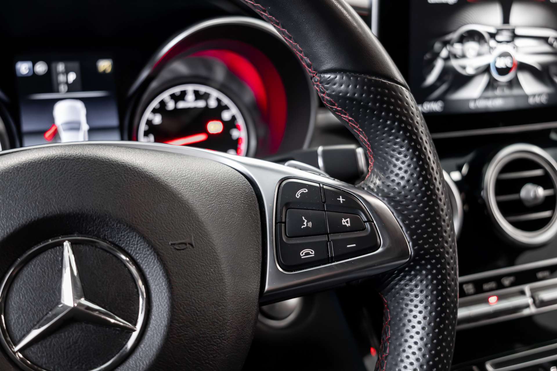 MERCEDES-BENZ C 43 AMG 4Matic 9G-Tronic-image-9
