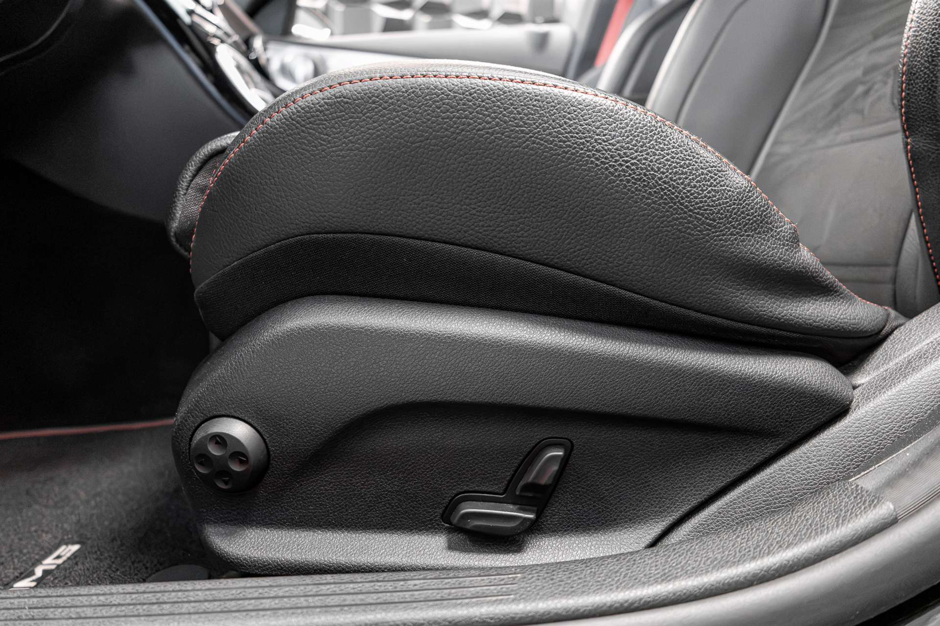 MERCEDES-BENZ C 43 AMG 4Matic 9G-Tronic-image-11