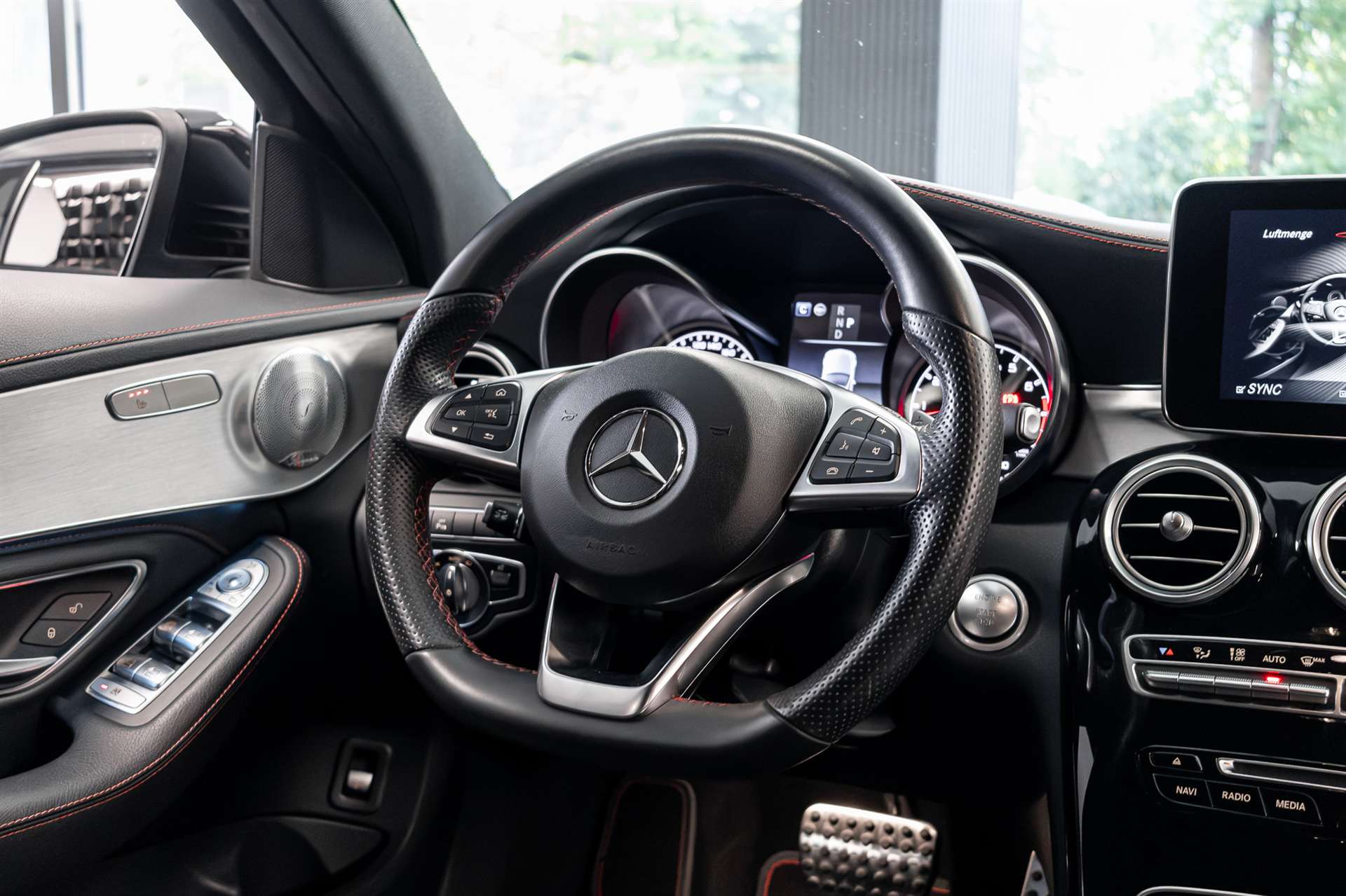 MERCEDES-BENZ C 43 AMG 4Matic 9G-Tronic-image-6