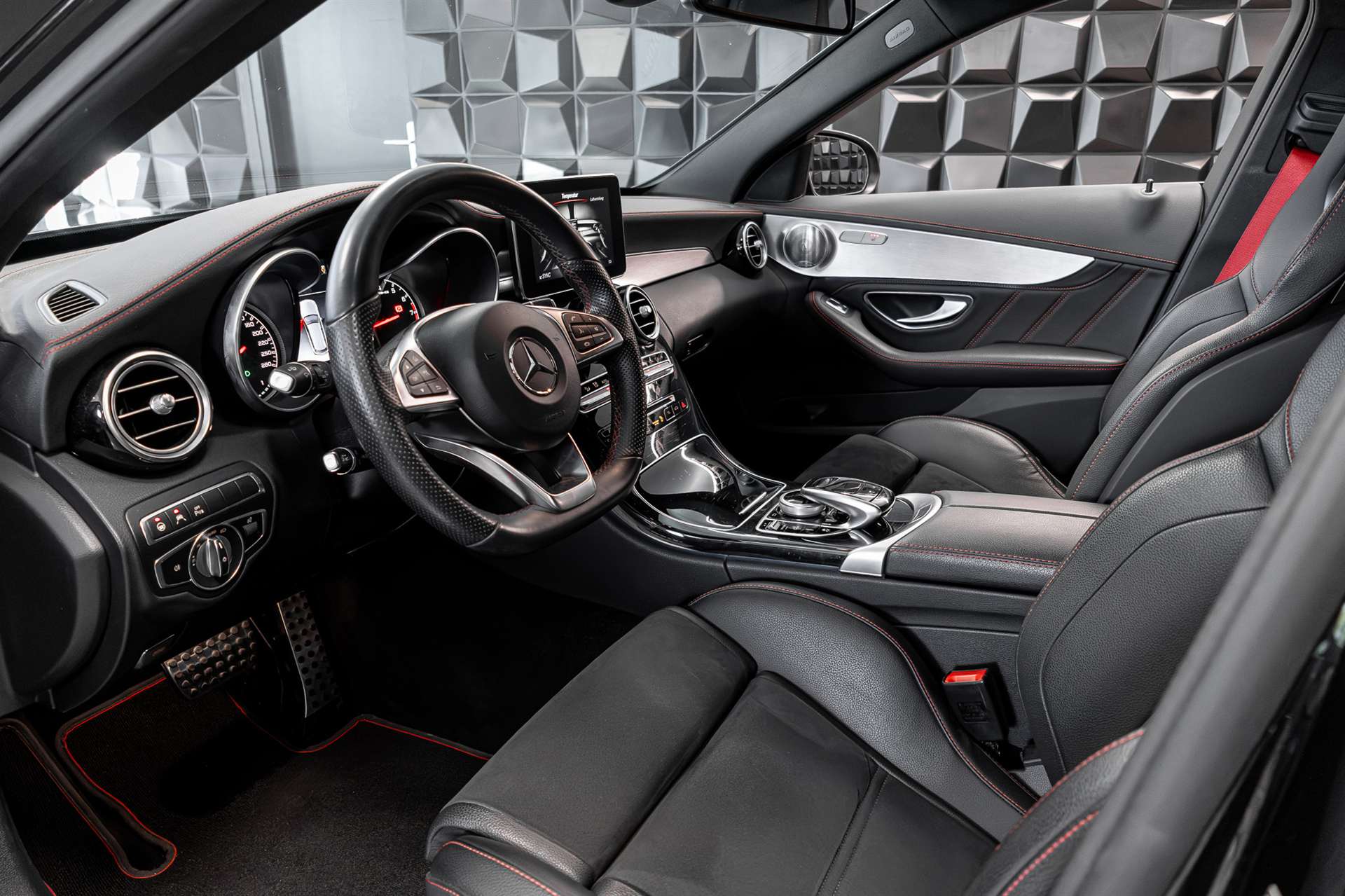 MERCEDES-BENZ C 43 AMG 4Matic 9G-Tronic-image-12