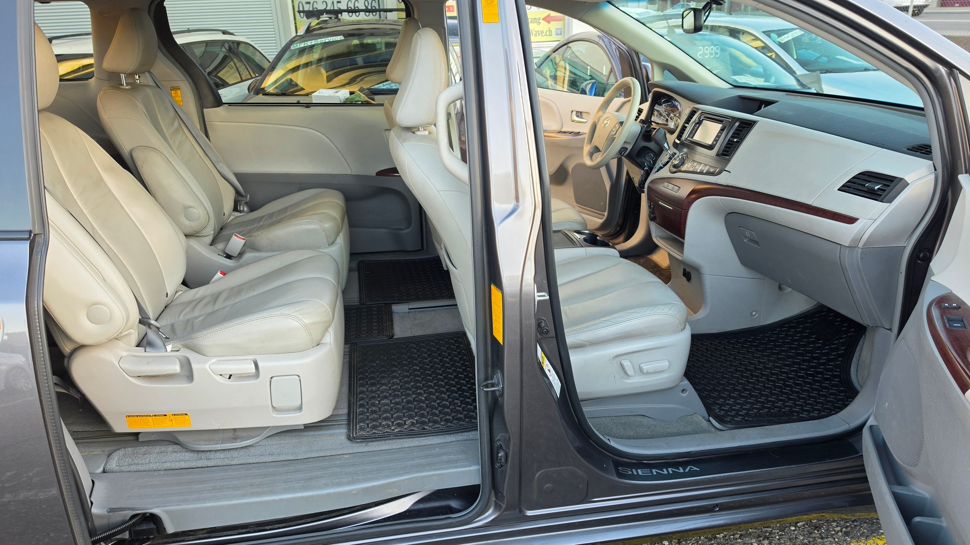 TOYOTA Sienna 3.5 A 4WD-image-21