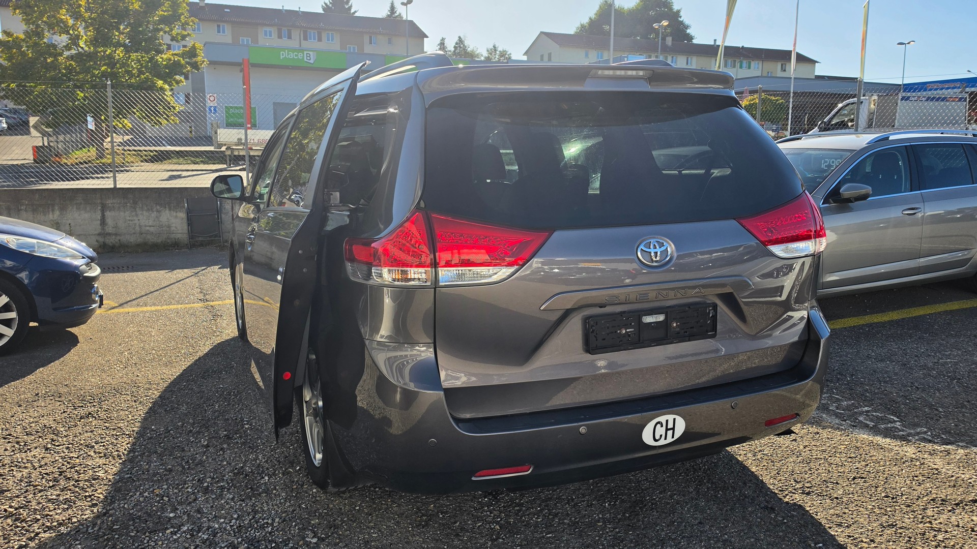 TOYOTA Sienna 3.5 A 4WD-image-7