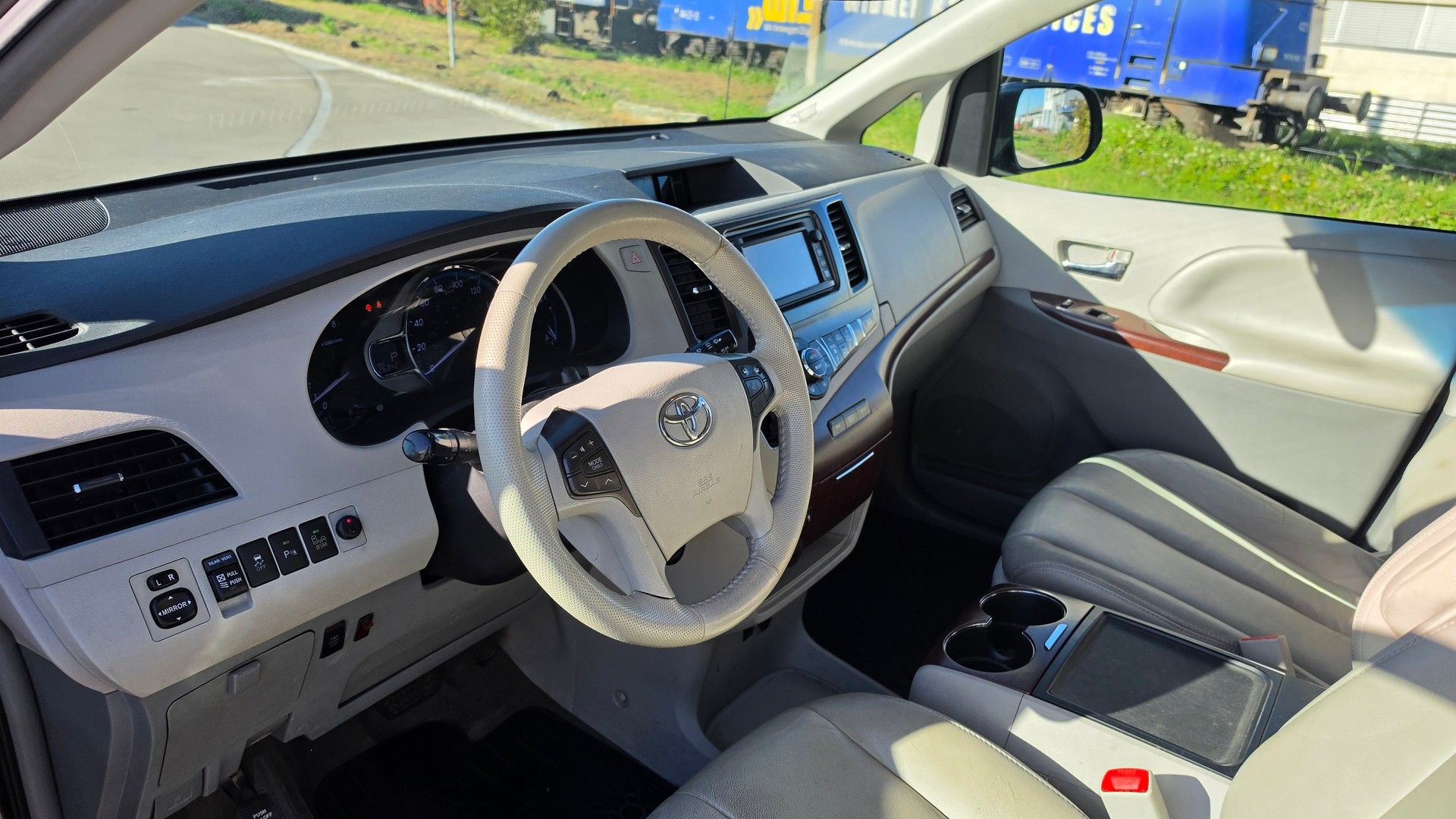 TOYOTA Sienna 3.5 A 4WD-image-11