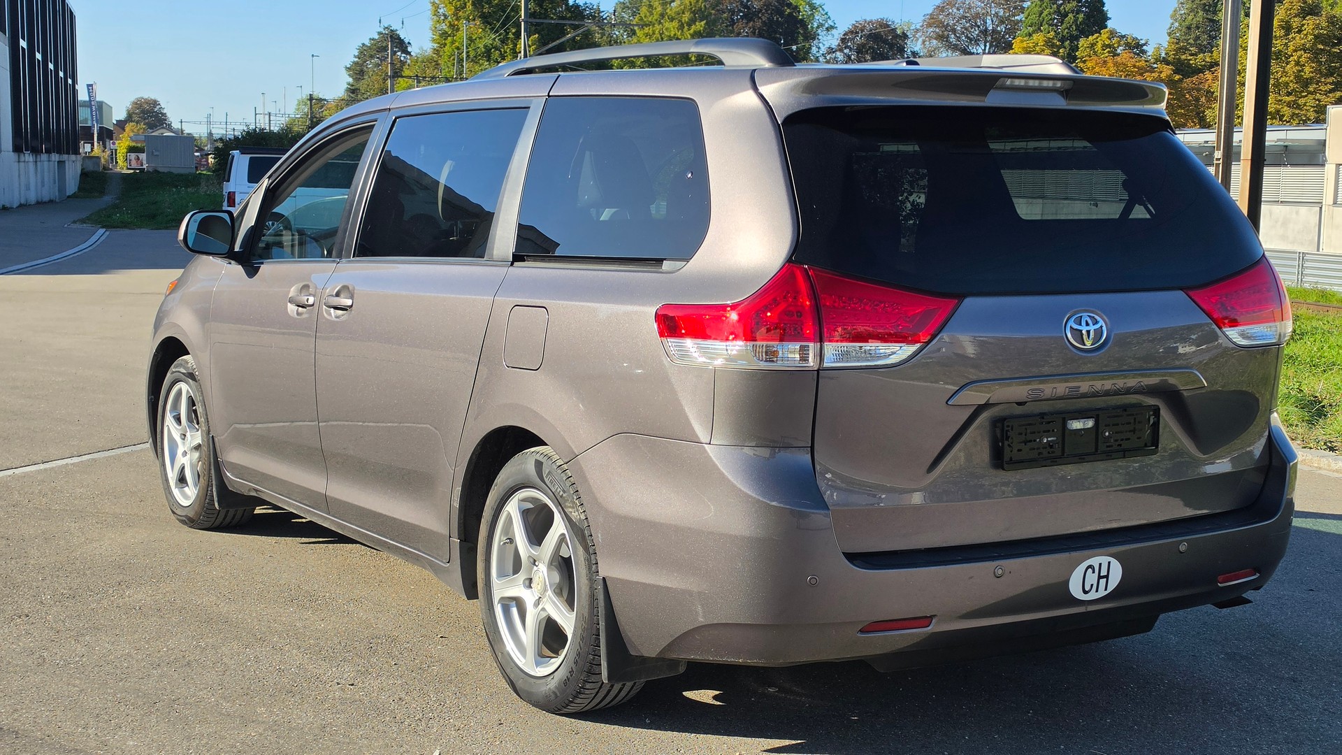 TOYOTA Sienna 3.5 A 4WD-image-5