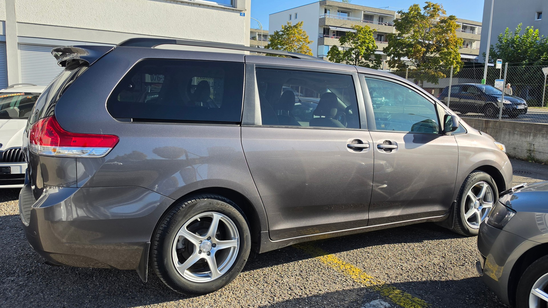 TOYOTA Sienna 3.5 A 4WD-image-8