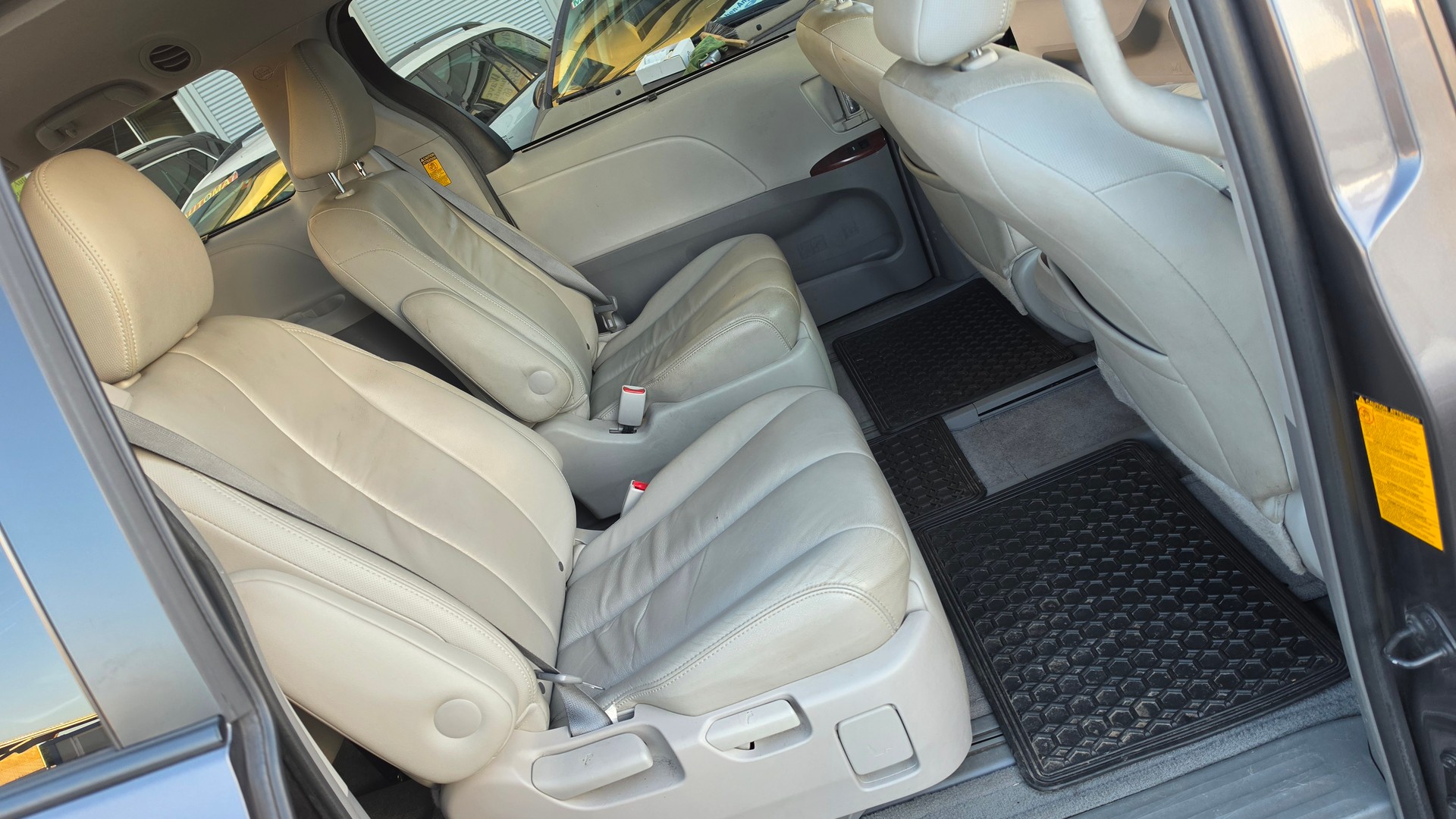 TOYOTA Sienna 3.5 A 4WD-image-19