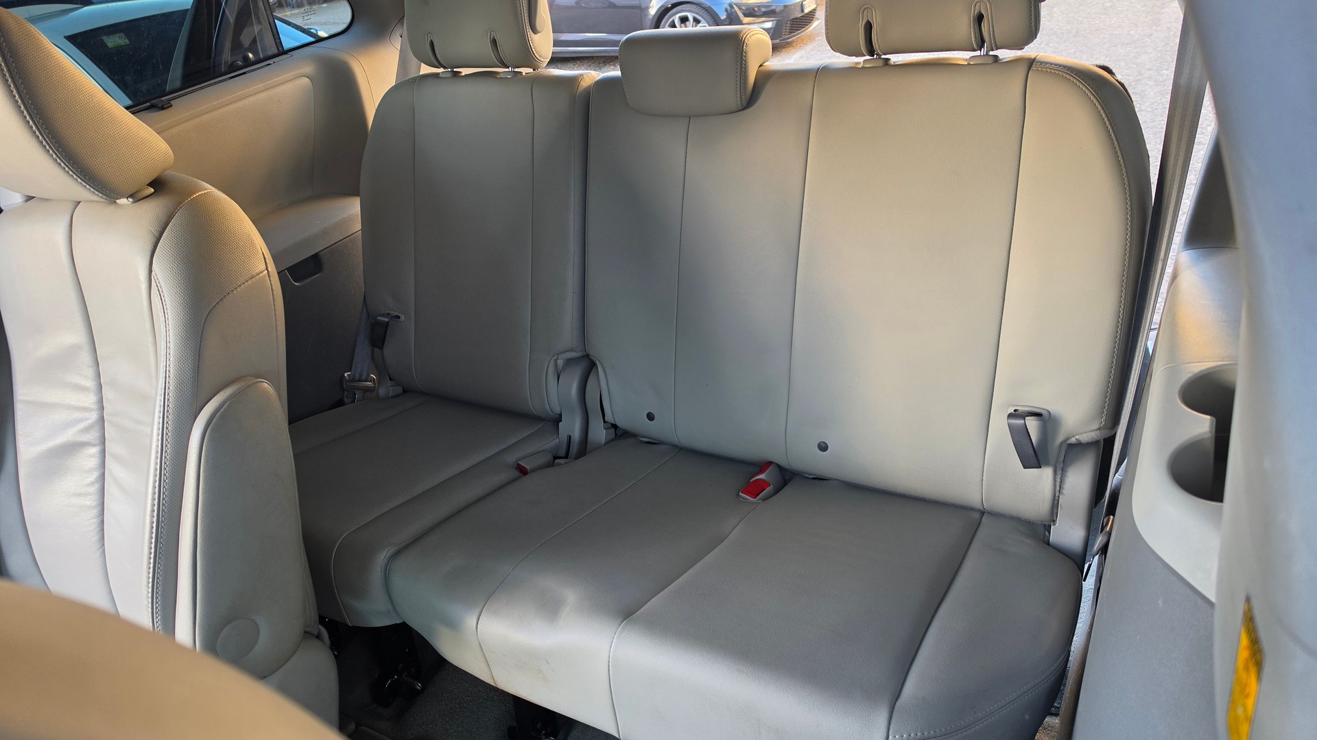 TOYOTA Sienna 3.5 A 4WD-image-14