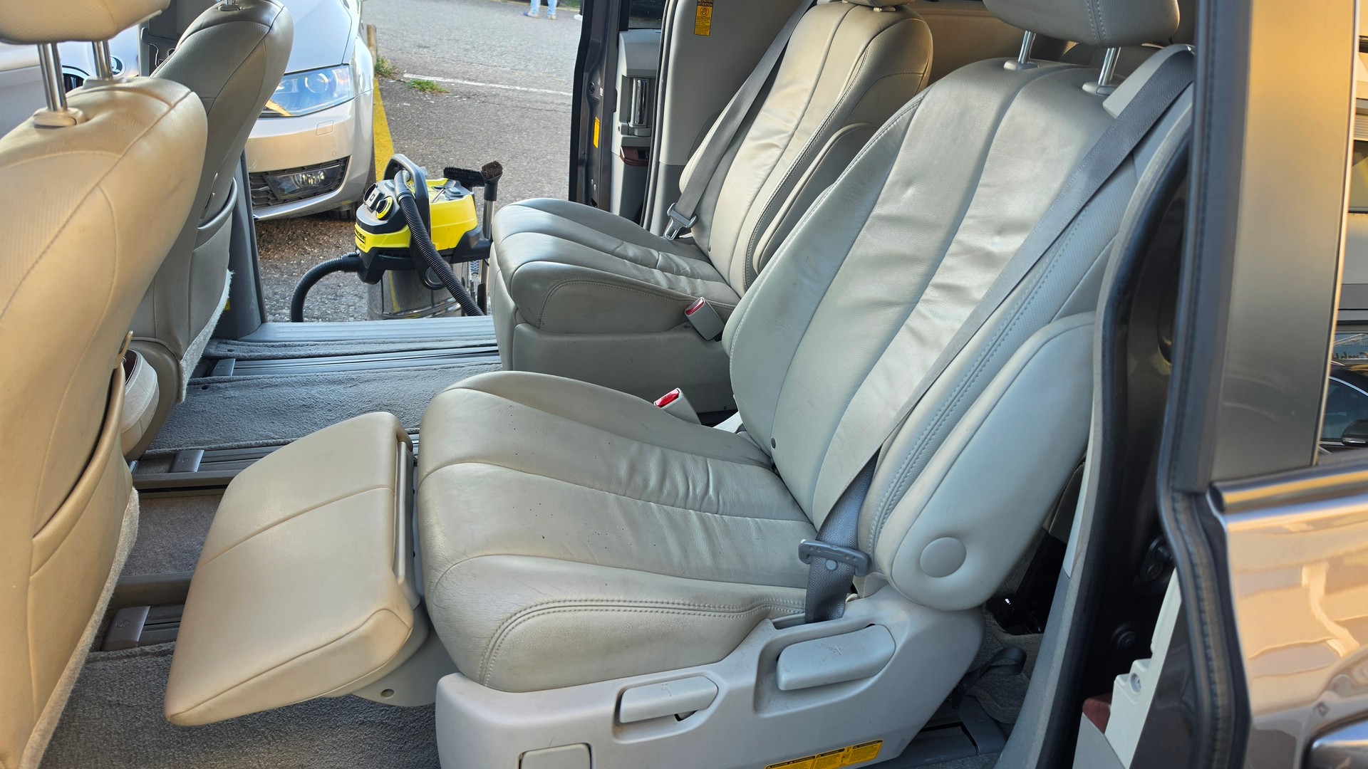 TOYOTA Sienna 3.5 A 4WD-image-16