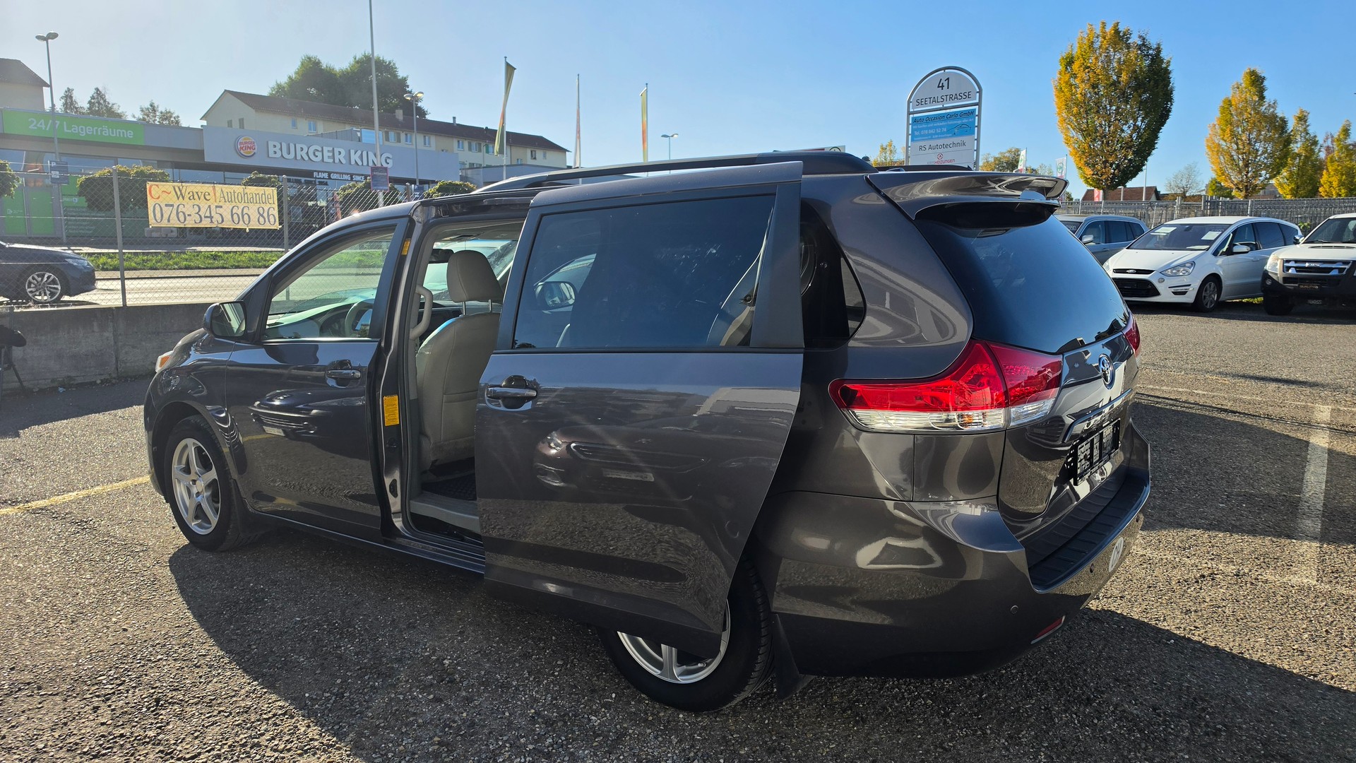 TOYOTA Sienna 3.5 A 4WD-image-6