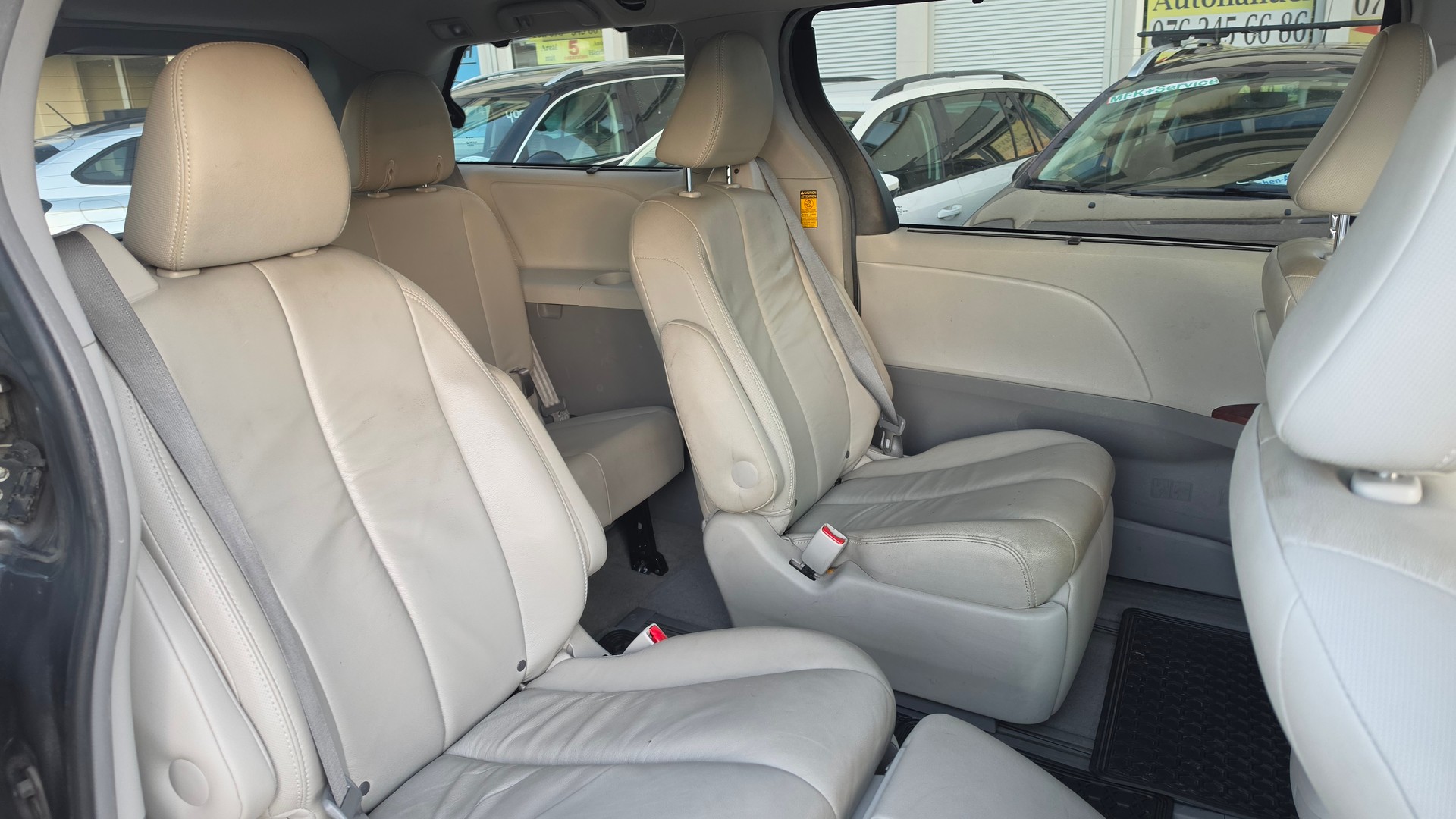 TOYOTA Sienna 3.5 A 4WD-image-25