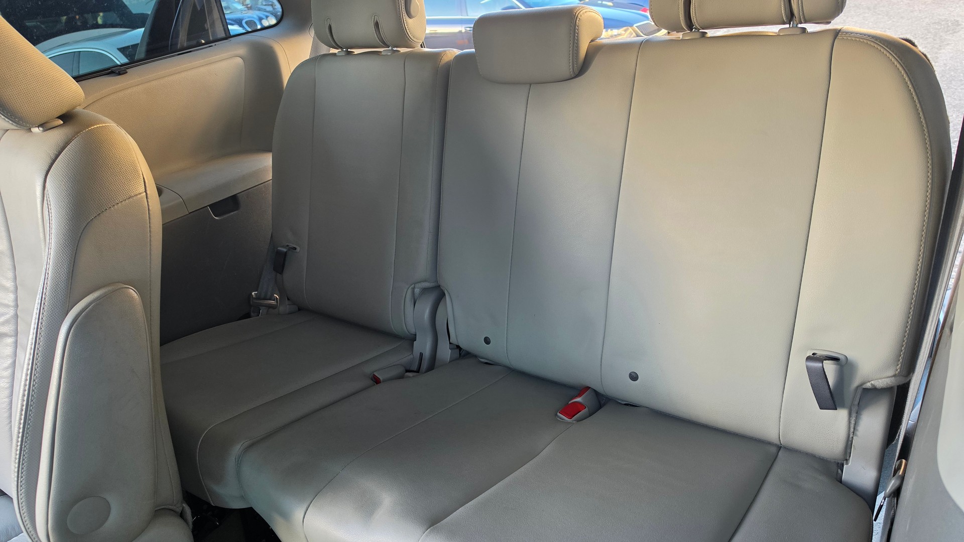 TOYOTA Sienna 3.5 A 4WD-image-15
