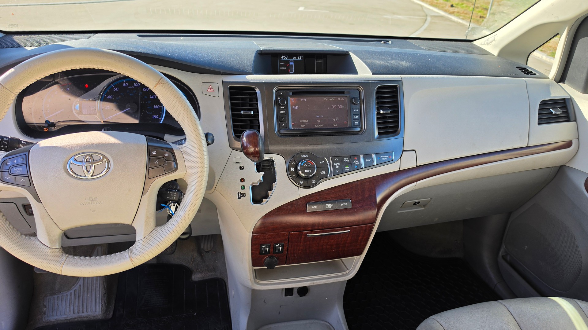 TOYOTA Sienna 3.5 A 4WD-image-9