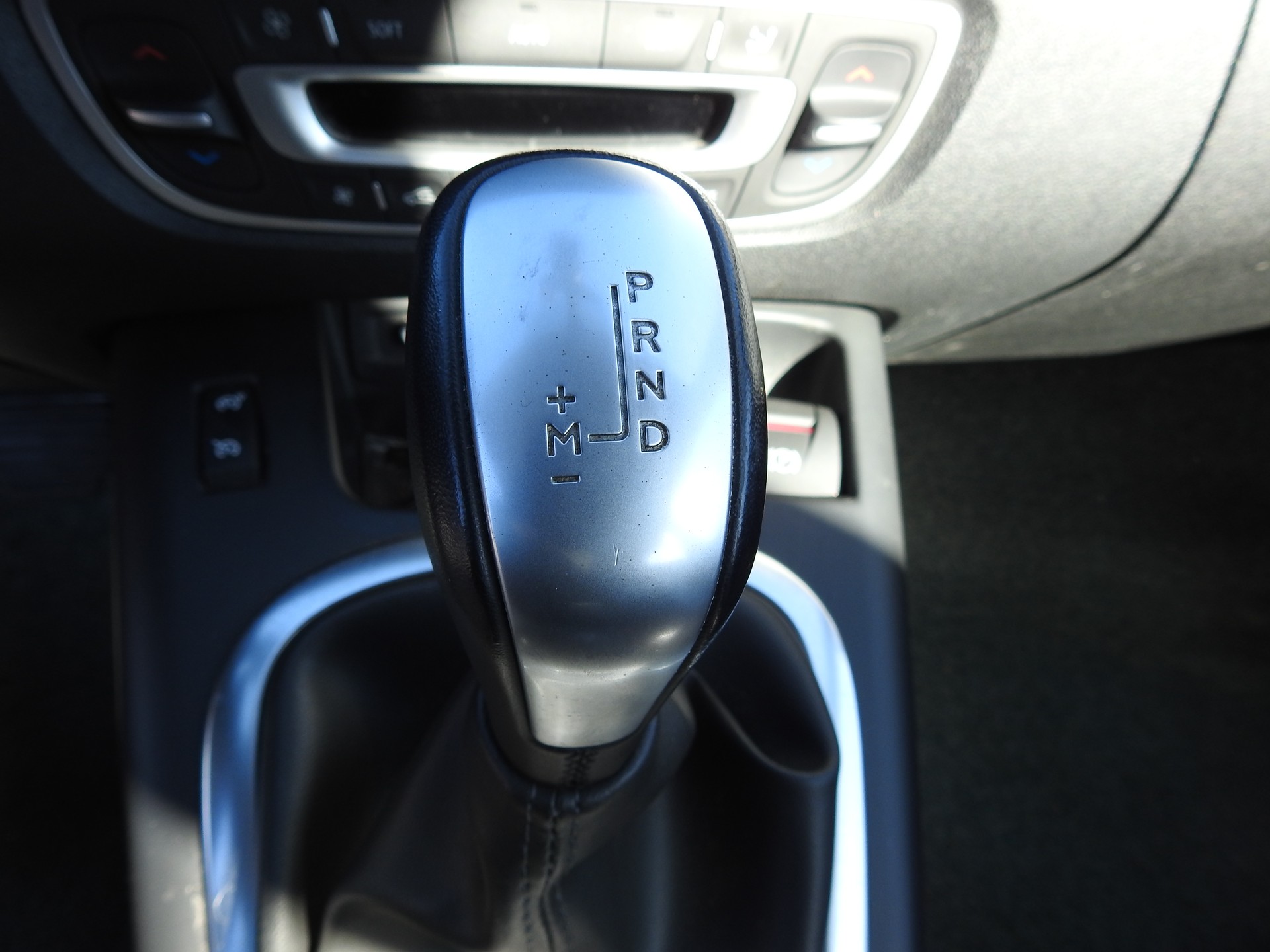 RENAULT Scénic 2.0 16V Dynamique X-Tronic CVT-image-19