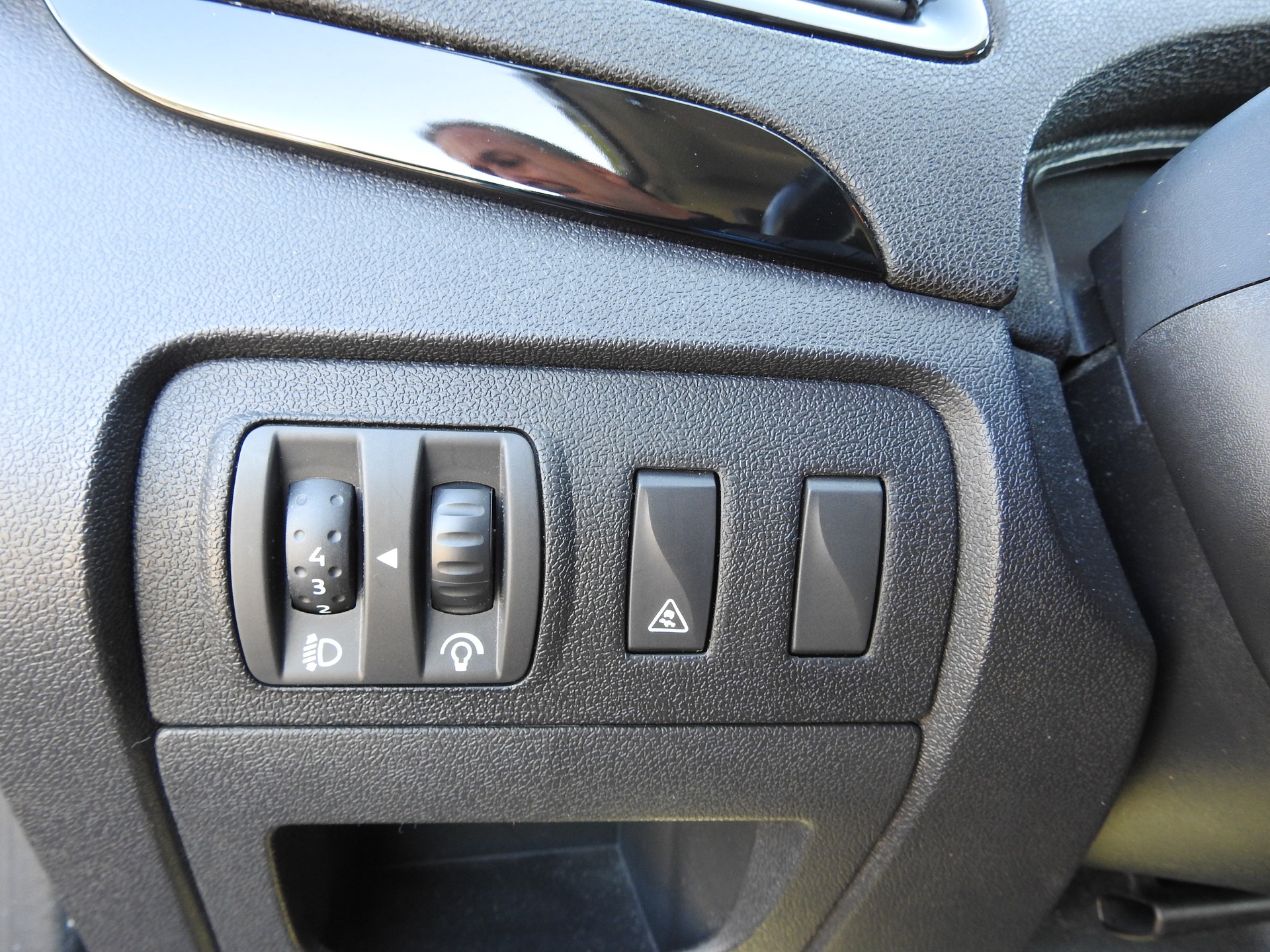 RENAULT Scénic 2.0 16V Dynamique X-Tronic CVT-image-25