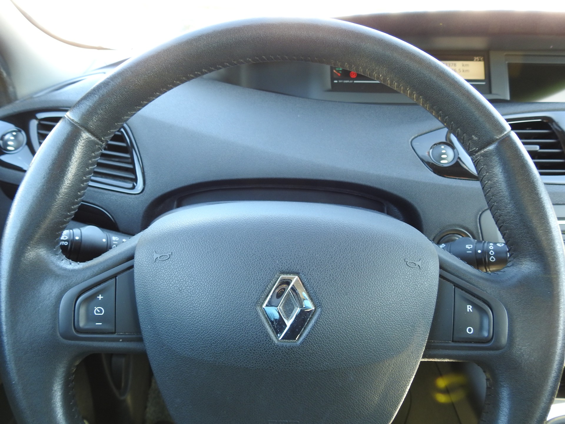 RENAULT Scénic 2.0 16V Dynamique X-Tronic CVT-image-28