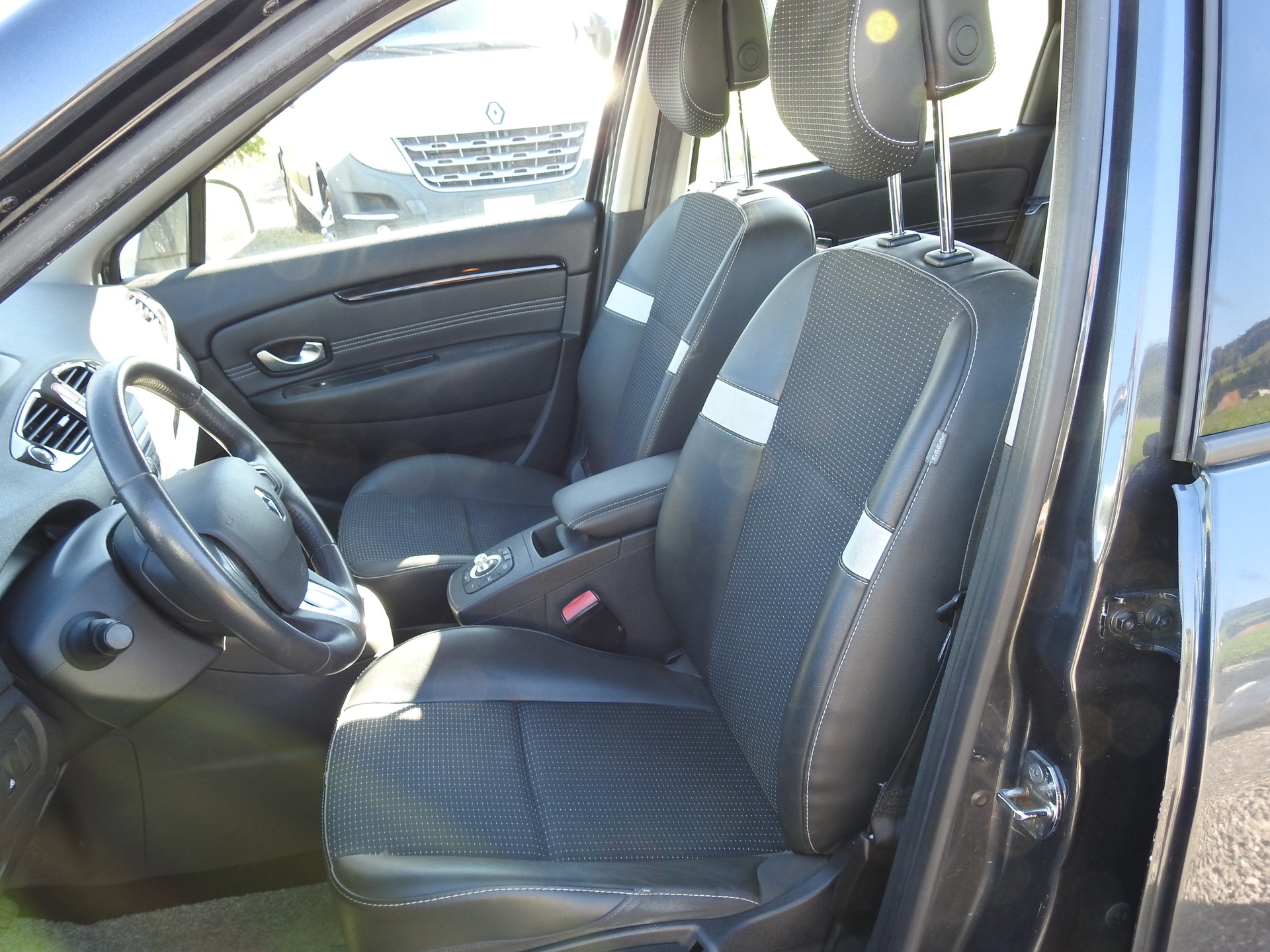 RENAULT Scénic 2.0 16V Dynamique X-Tronic CVT-image-12