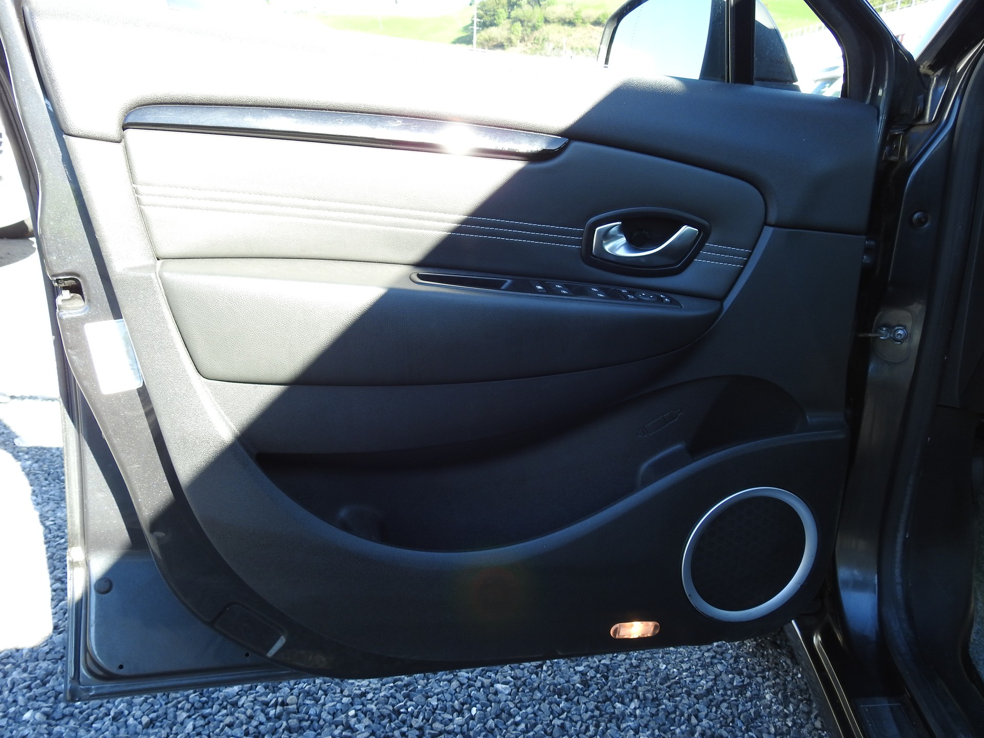 RENAULT Scénic 2.0 16V Dynamique X-Tronic CVT-image-10