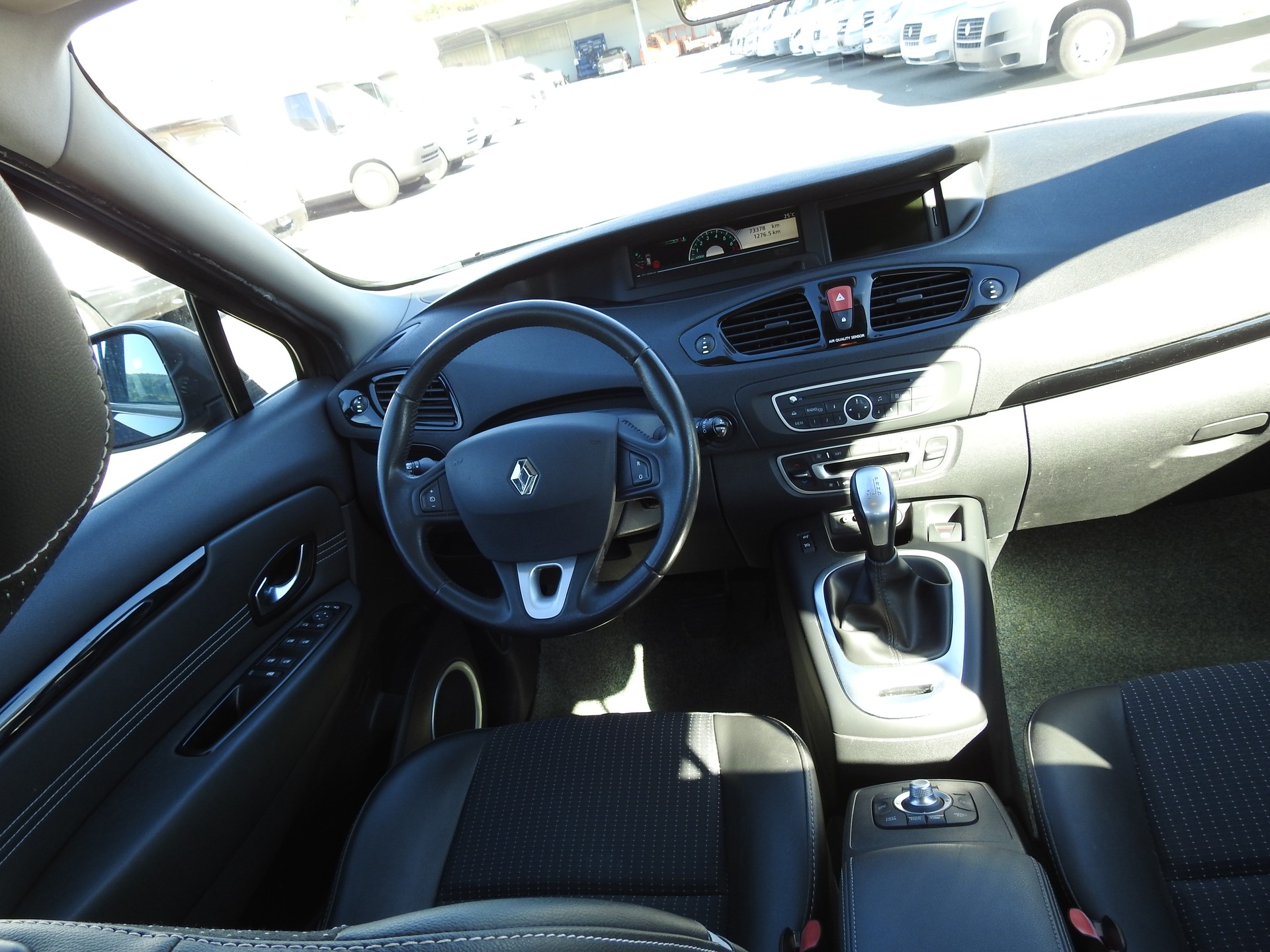 RENAULT Scénic 2.0 16V Dynamique X-Tronic CVT-image-18