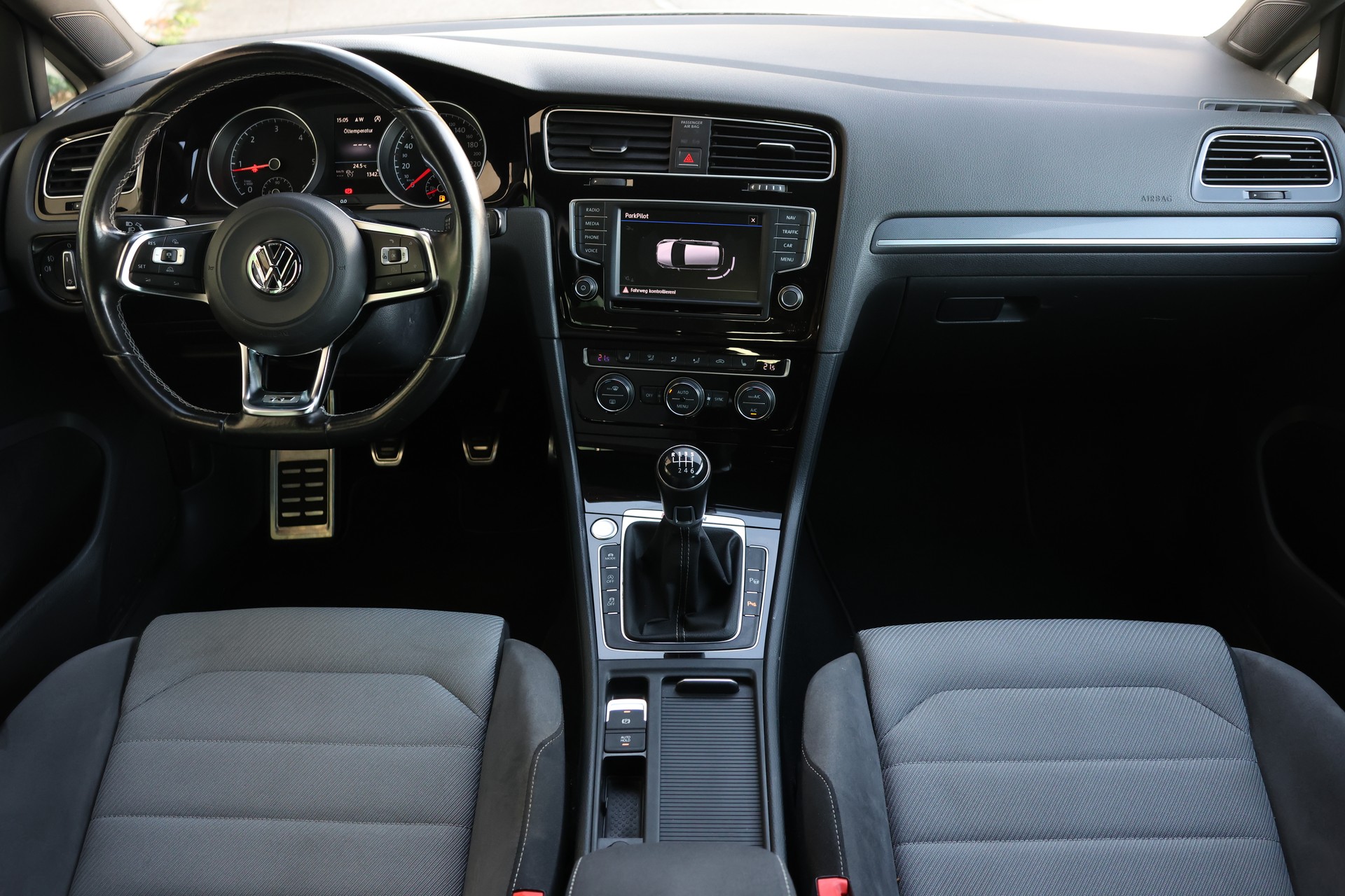 VW Golf 2.0 TDI Allstar R-Line 4Motion-image-12