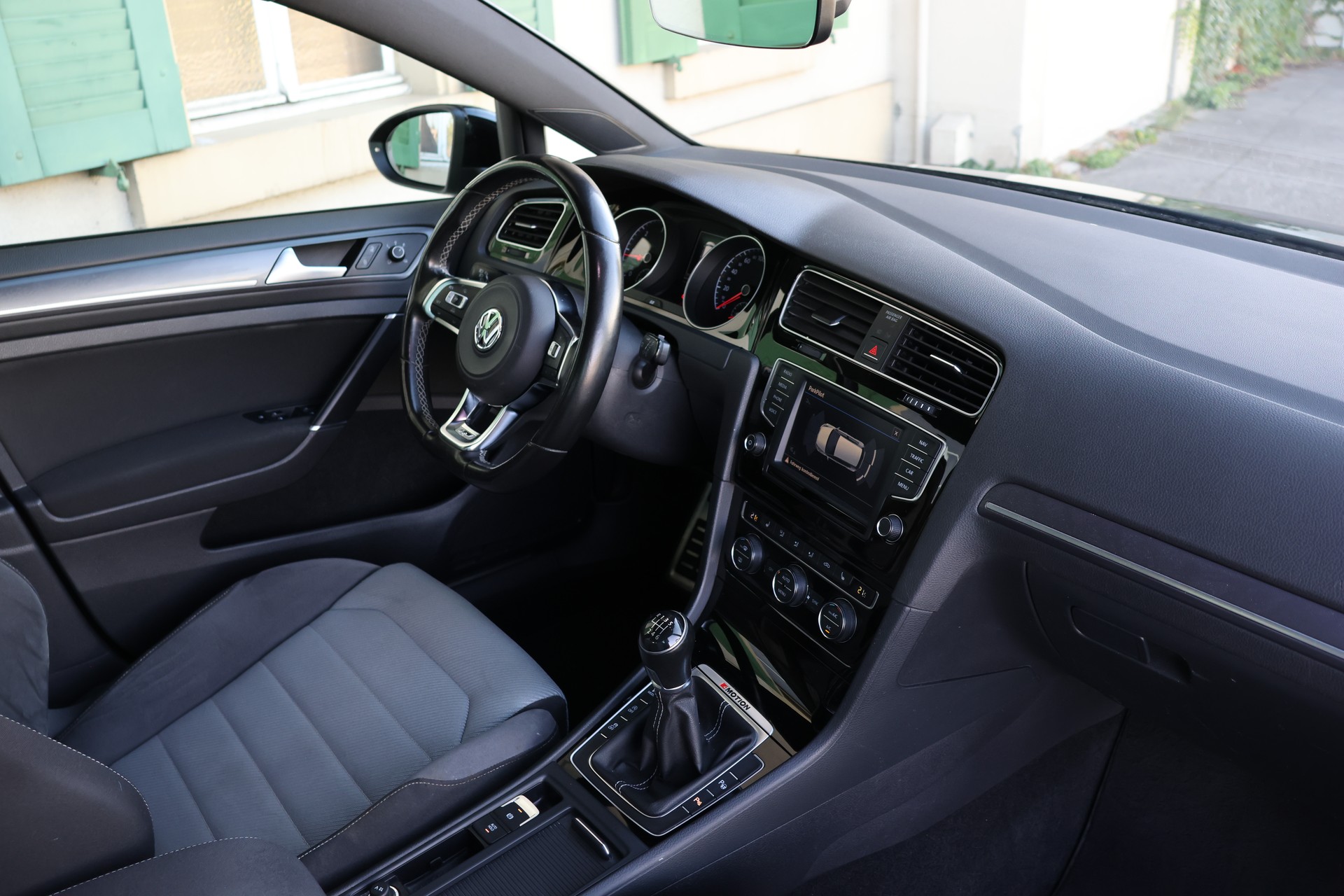 VW Golf 2.0 TDI Allstar R-Line 4Motion-image-8