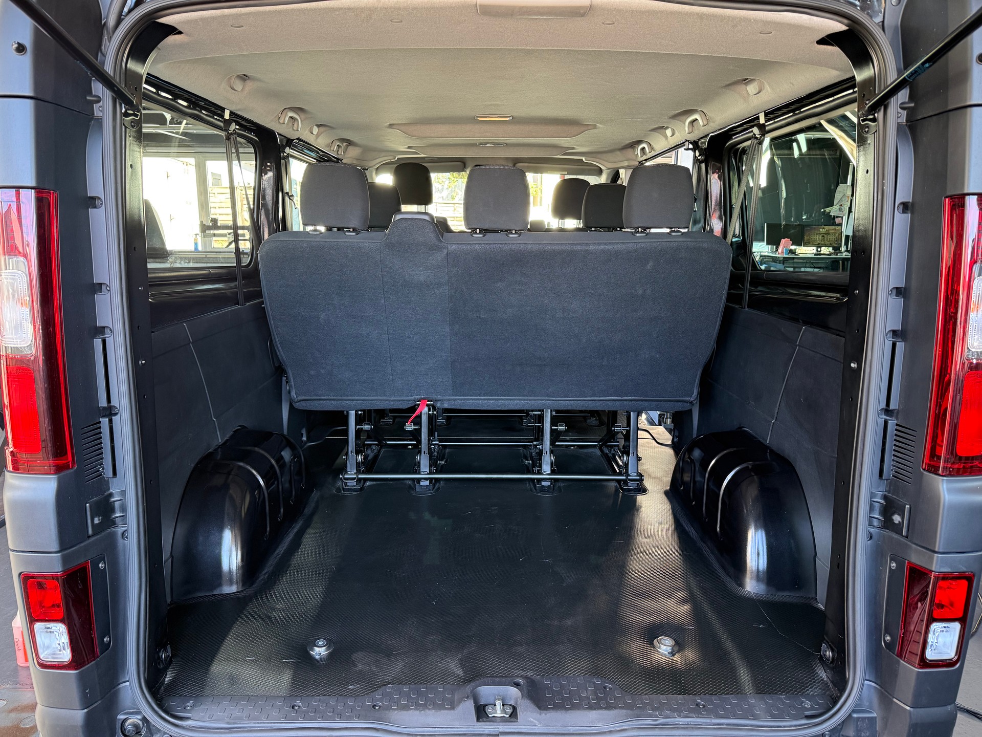 RENAULT Trafic Blue dCi 150 Grand Passenger Evolution EDC-image-16