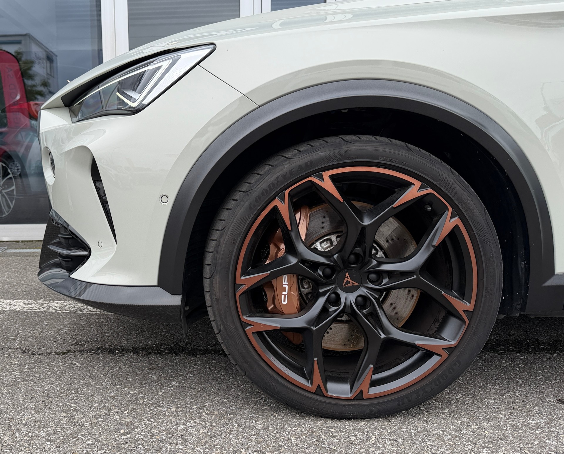 CUPRA Formentor 2.5TSI VZ5 Taiga Grey 4Drive DSG-image-4