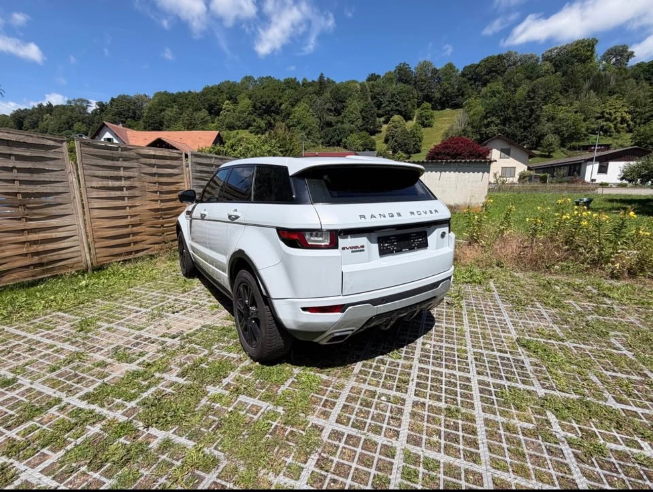 LAND ROVER 2.0 Si4 HSE Dynamic-image-2