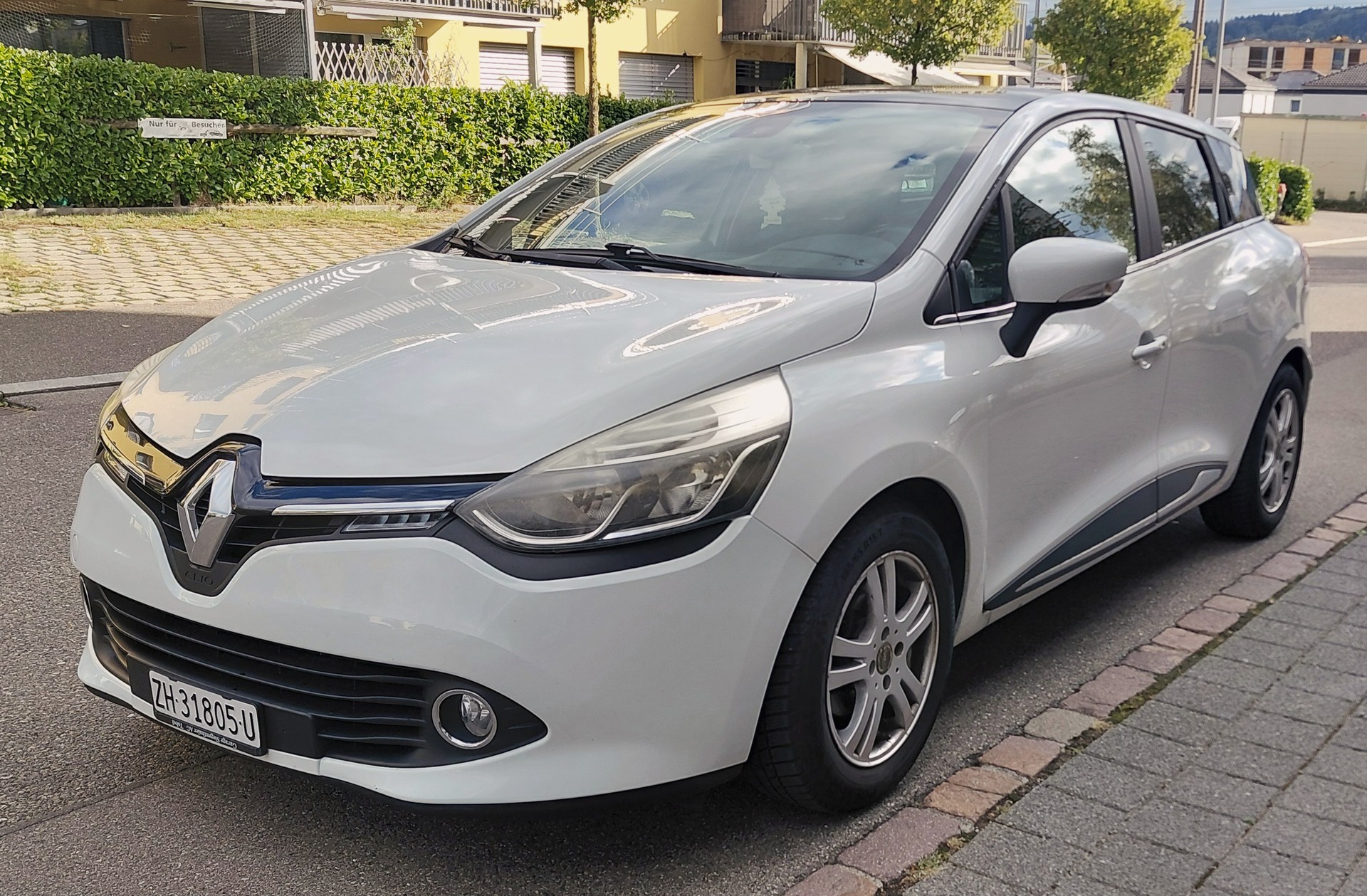RENAULT Clio Grandtour 1.5 dCi Swiss Edition-image-0