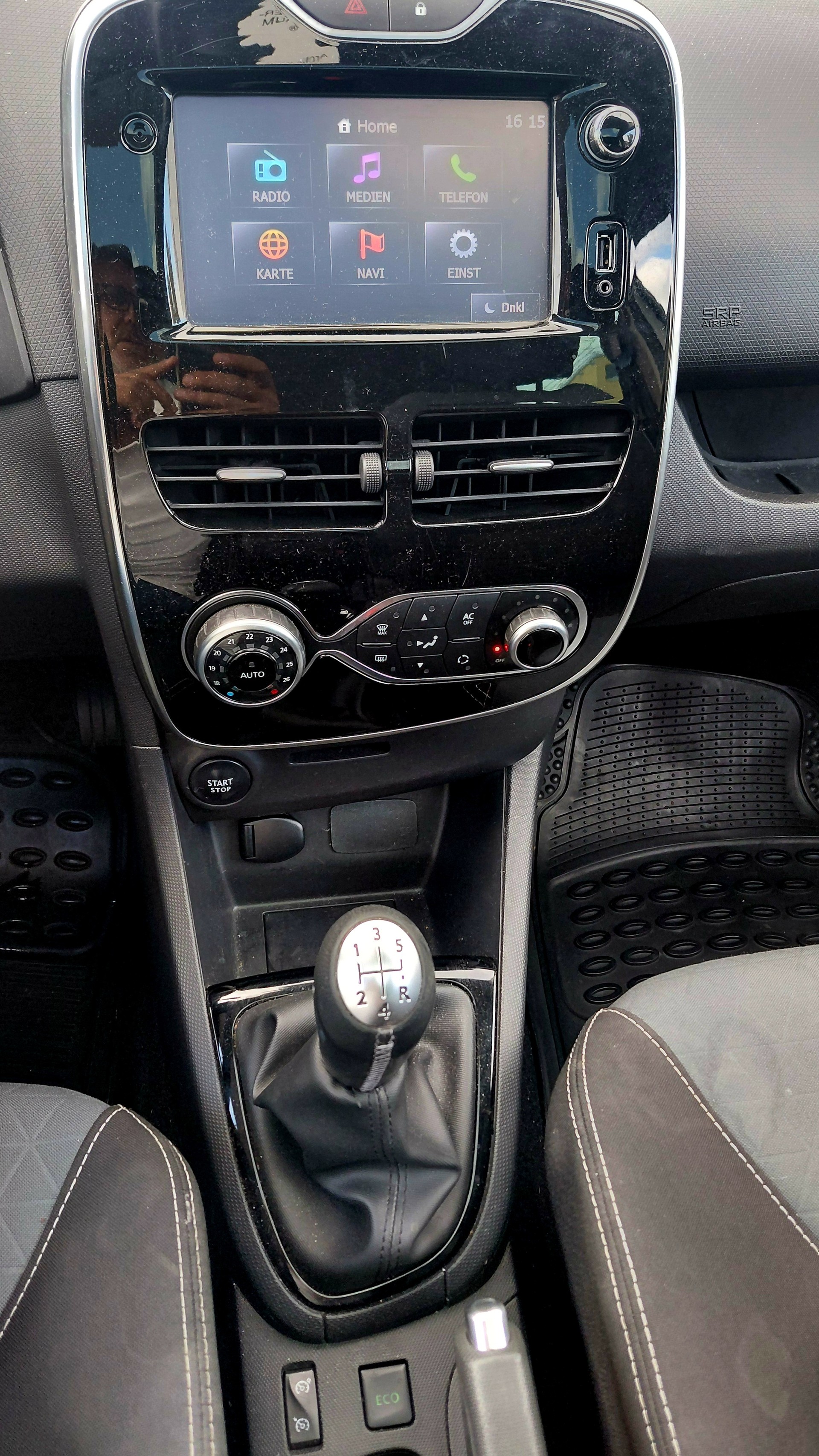 RENAULT Clio Grandtour 1.5 dCi Swiss Edition-image-8