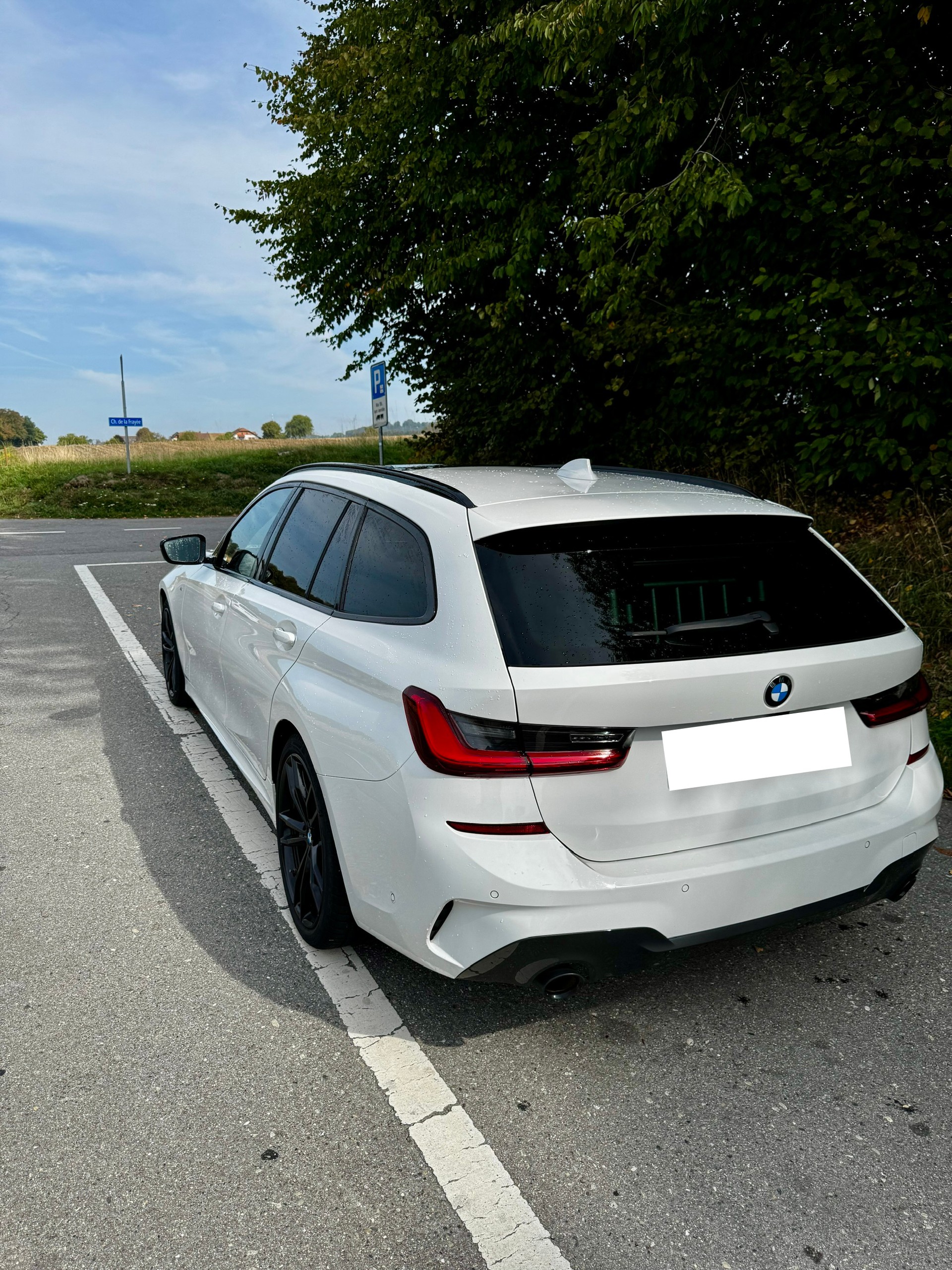 BMW 330i xDrive-image-3