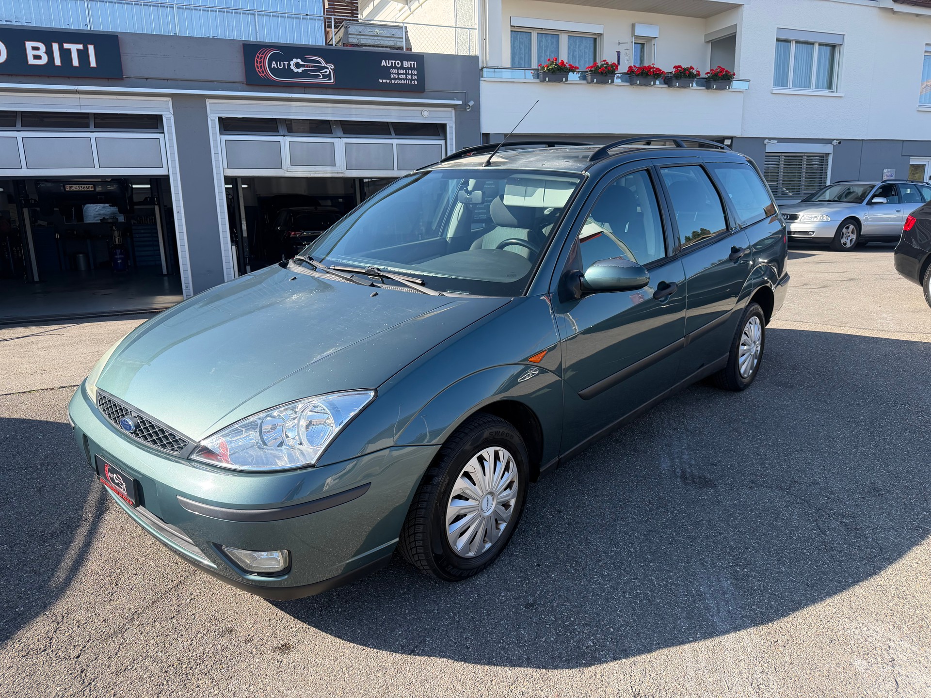 FORD Focus 2.0i 16V Ghia-image-0