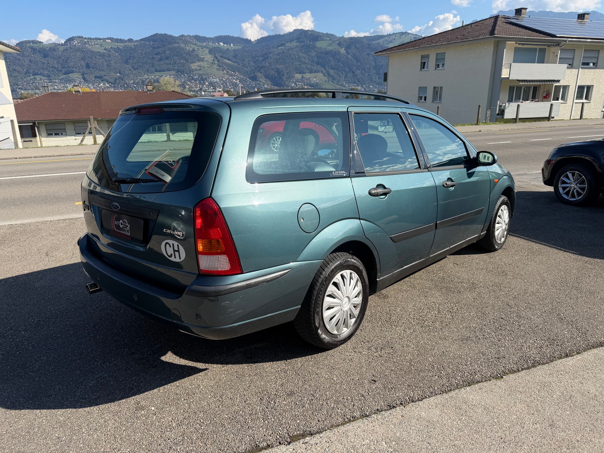 FORD Focus 2.0i 16V Ghia-image-2