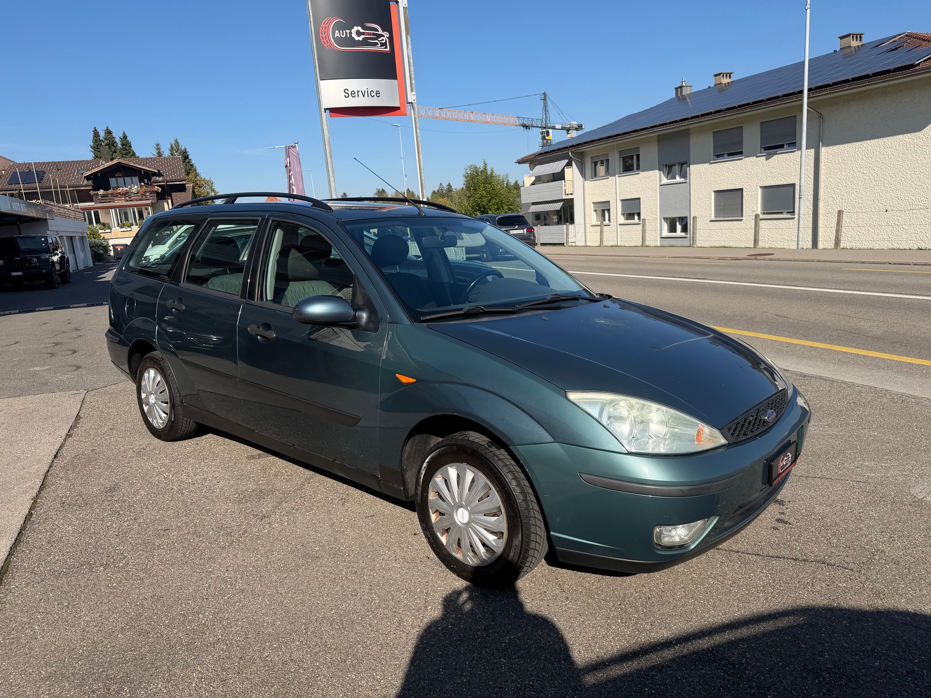 FORD Focus 2.0i 16V Ghia-image-1